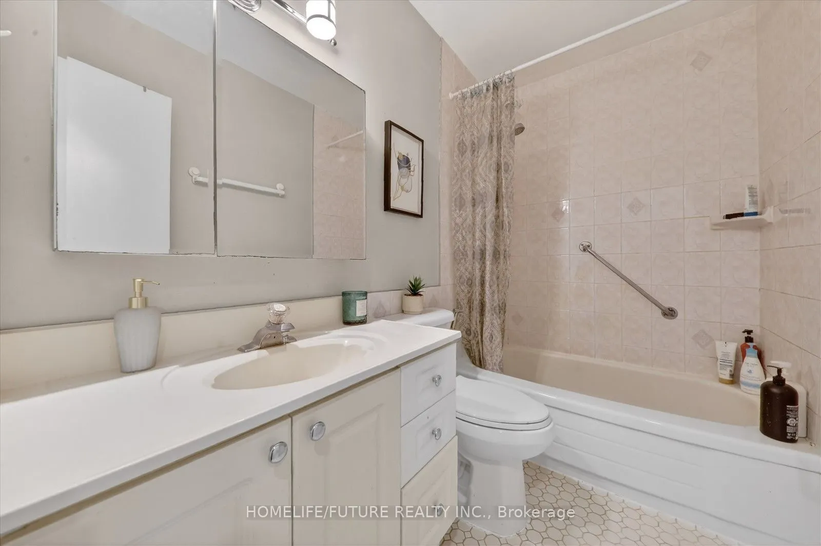 15 Elizabeth Street N #704