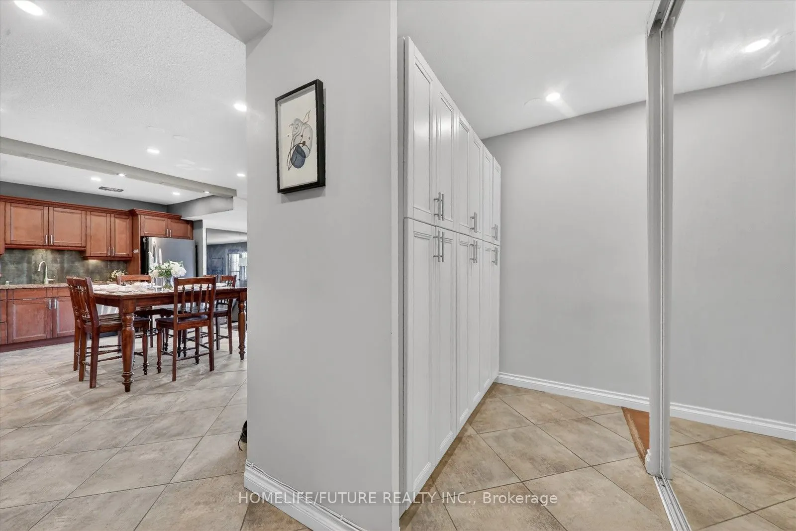 15 Elizabeth Street N #704