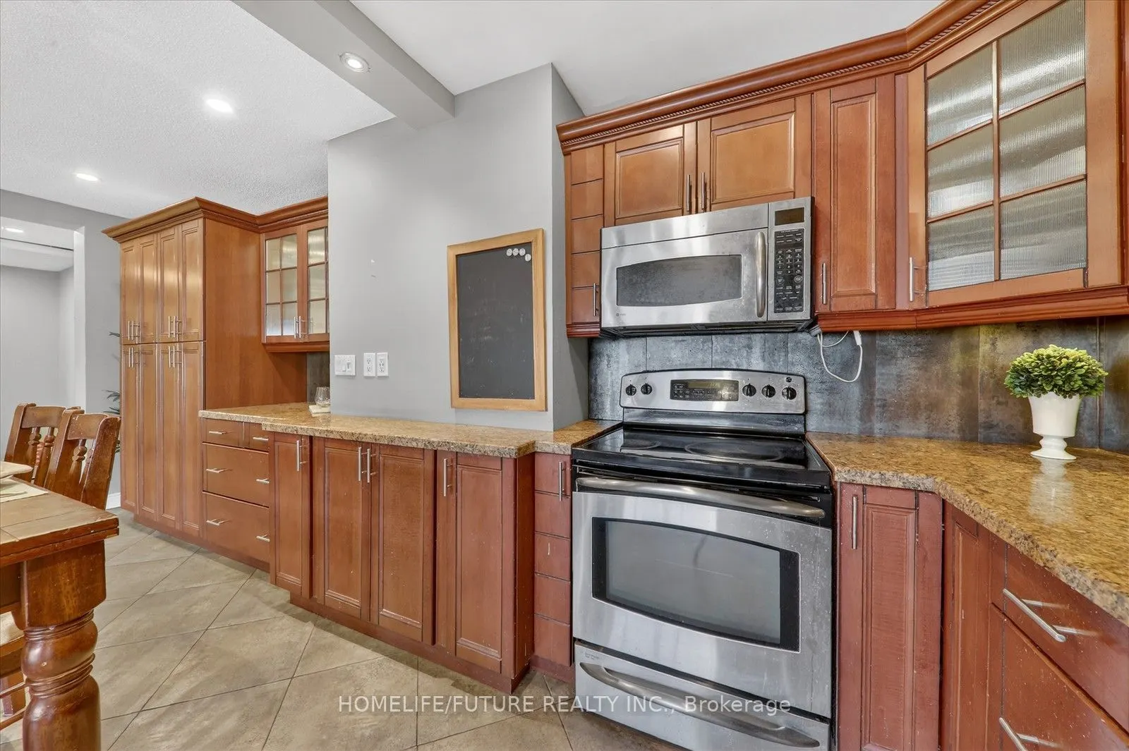 15 Elizabeth Street N #704