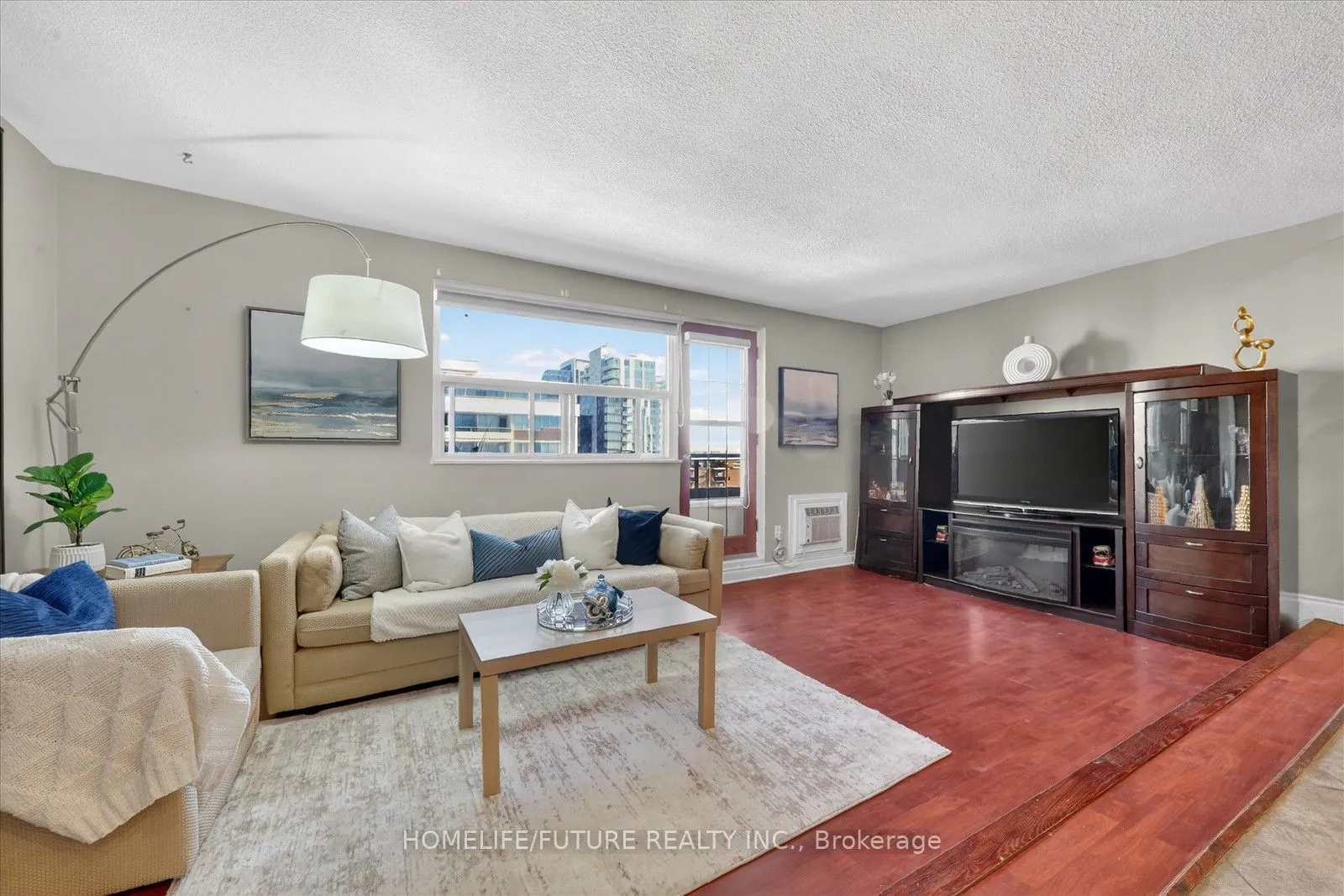15 Elizabeth Street N #704