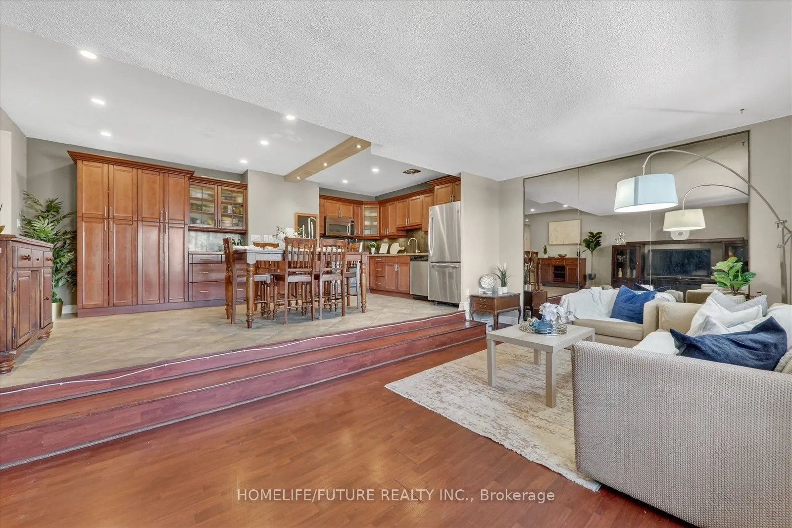 15 Elizabeth Street N #704