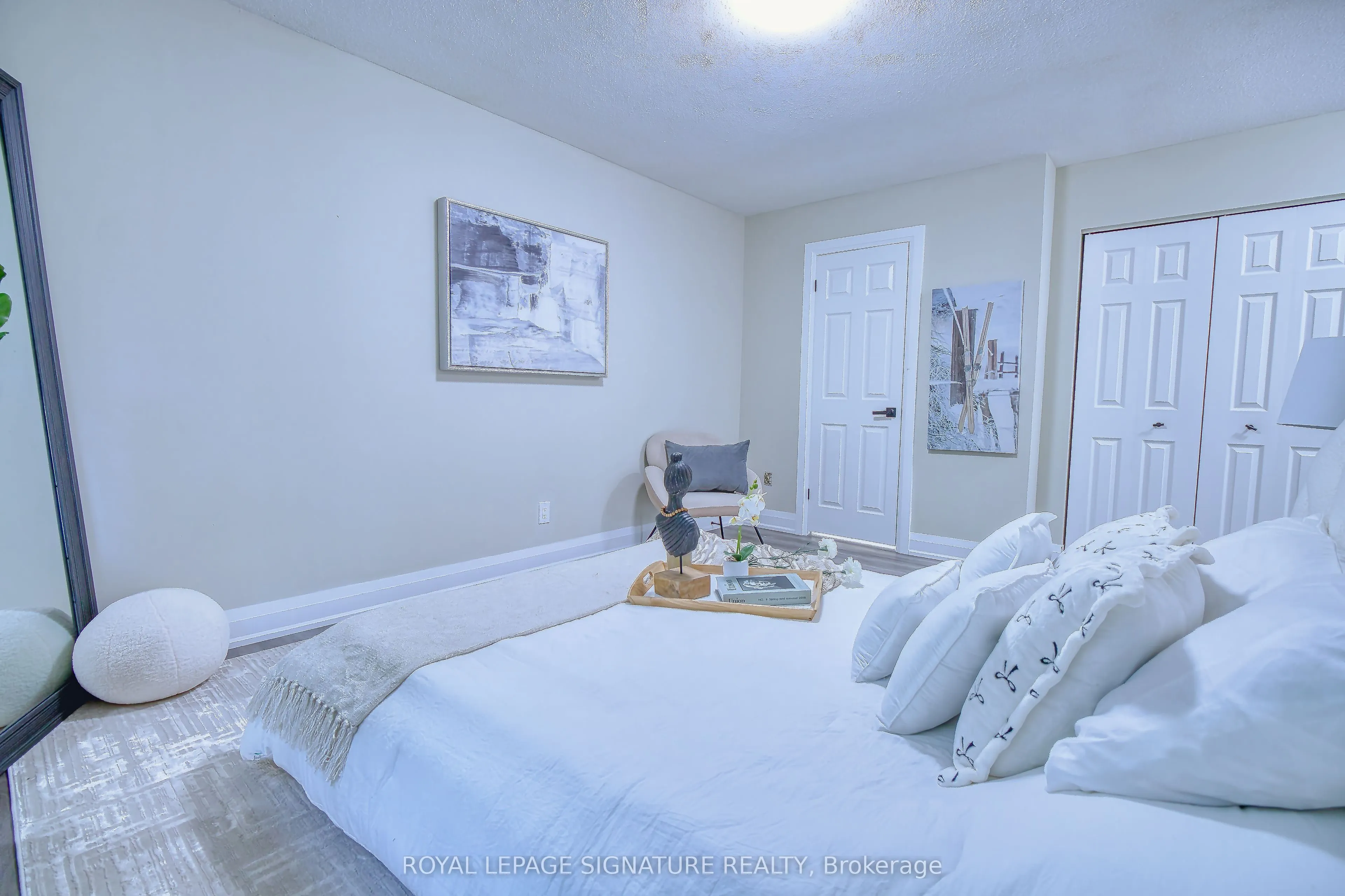 1414 Harmsworth Square
