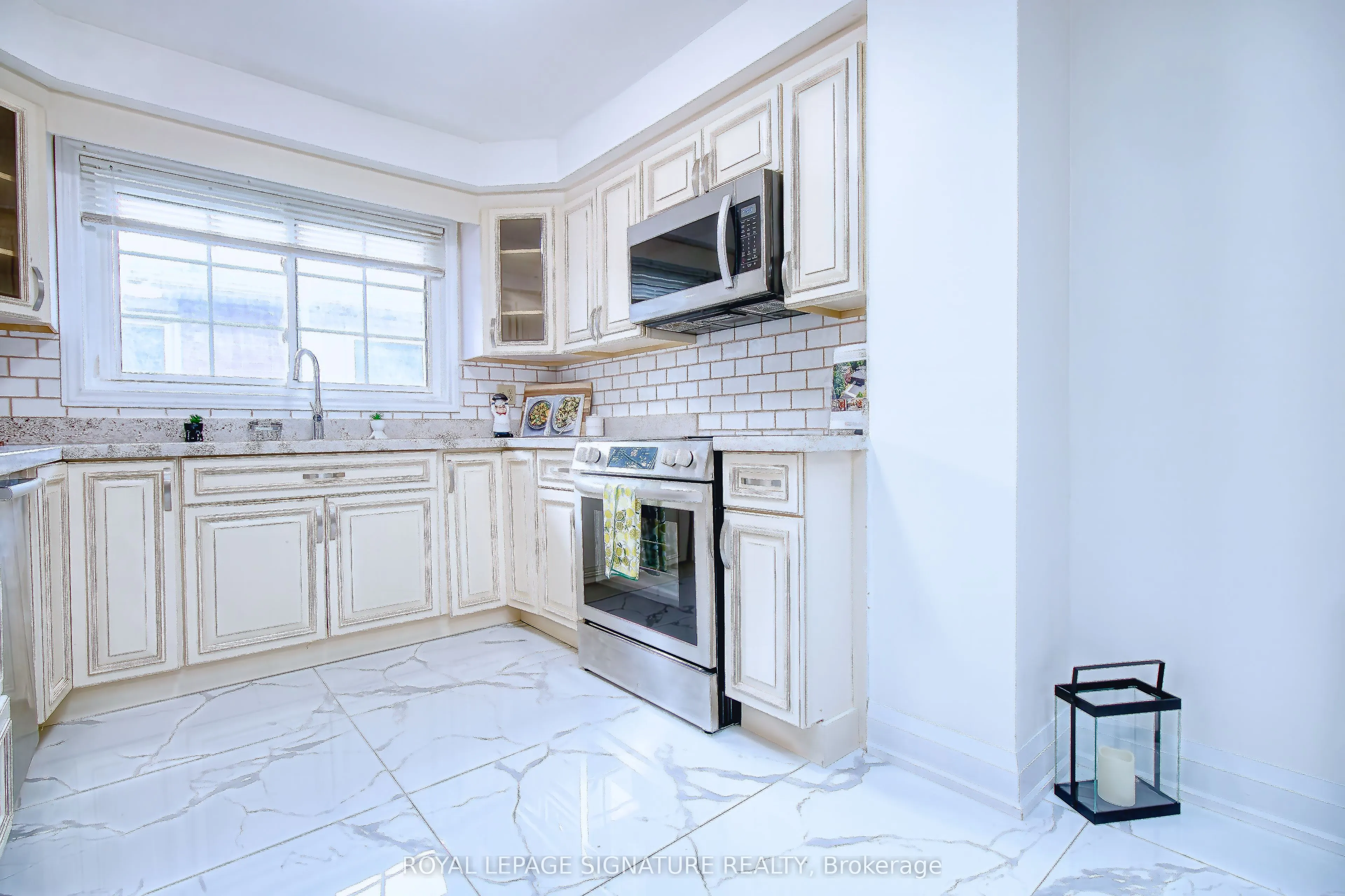 1414 Harmsworth Square