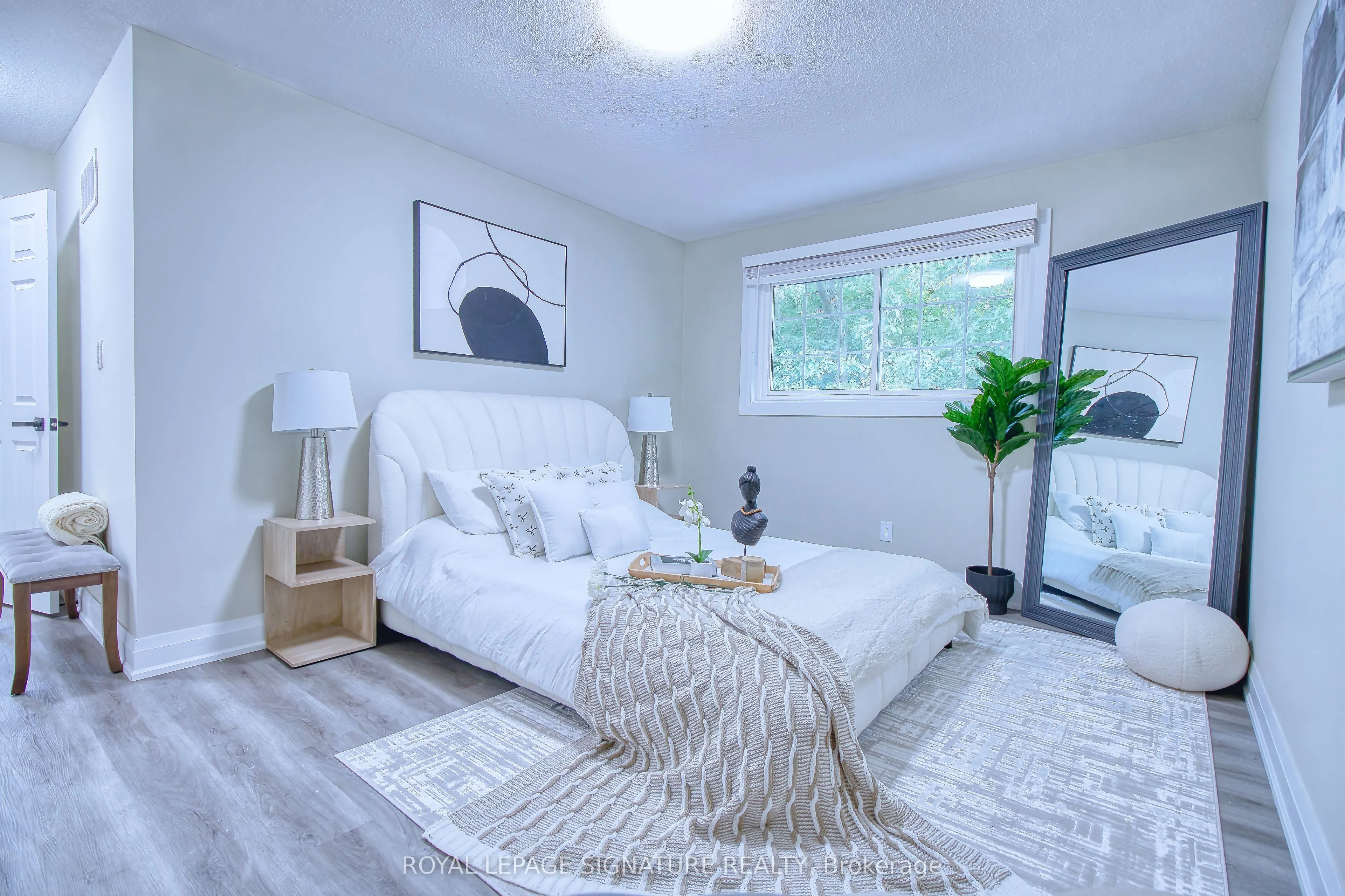 1414 Harmsworth Square