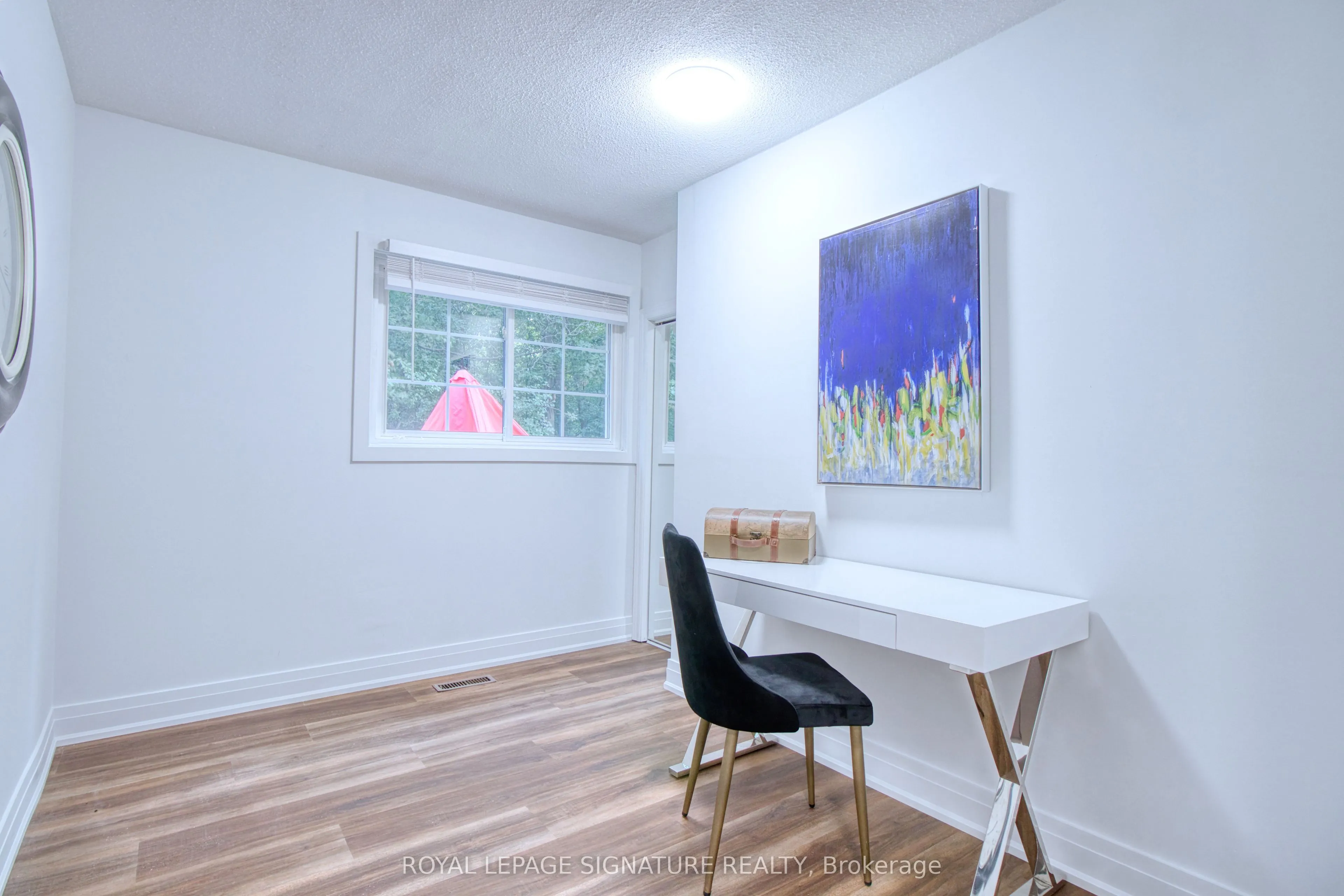 1414 Harmsworth Square