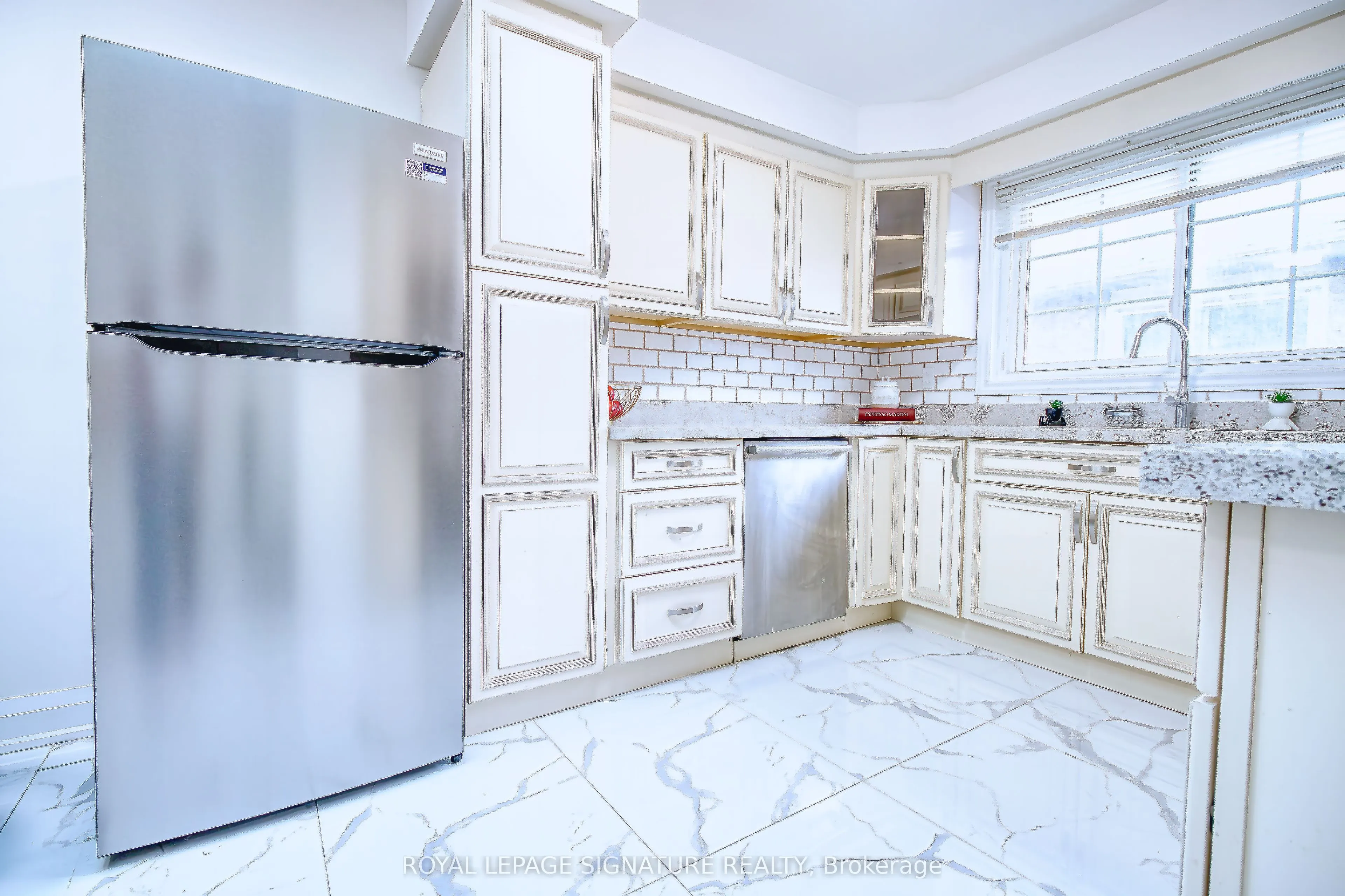 1414 Harmsworth Square