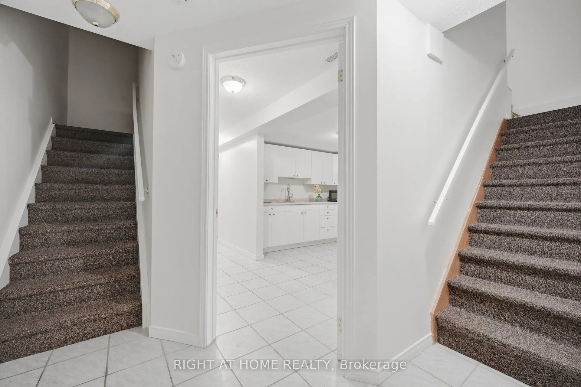 975 Mantle Crescent