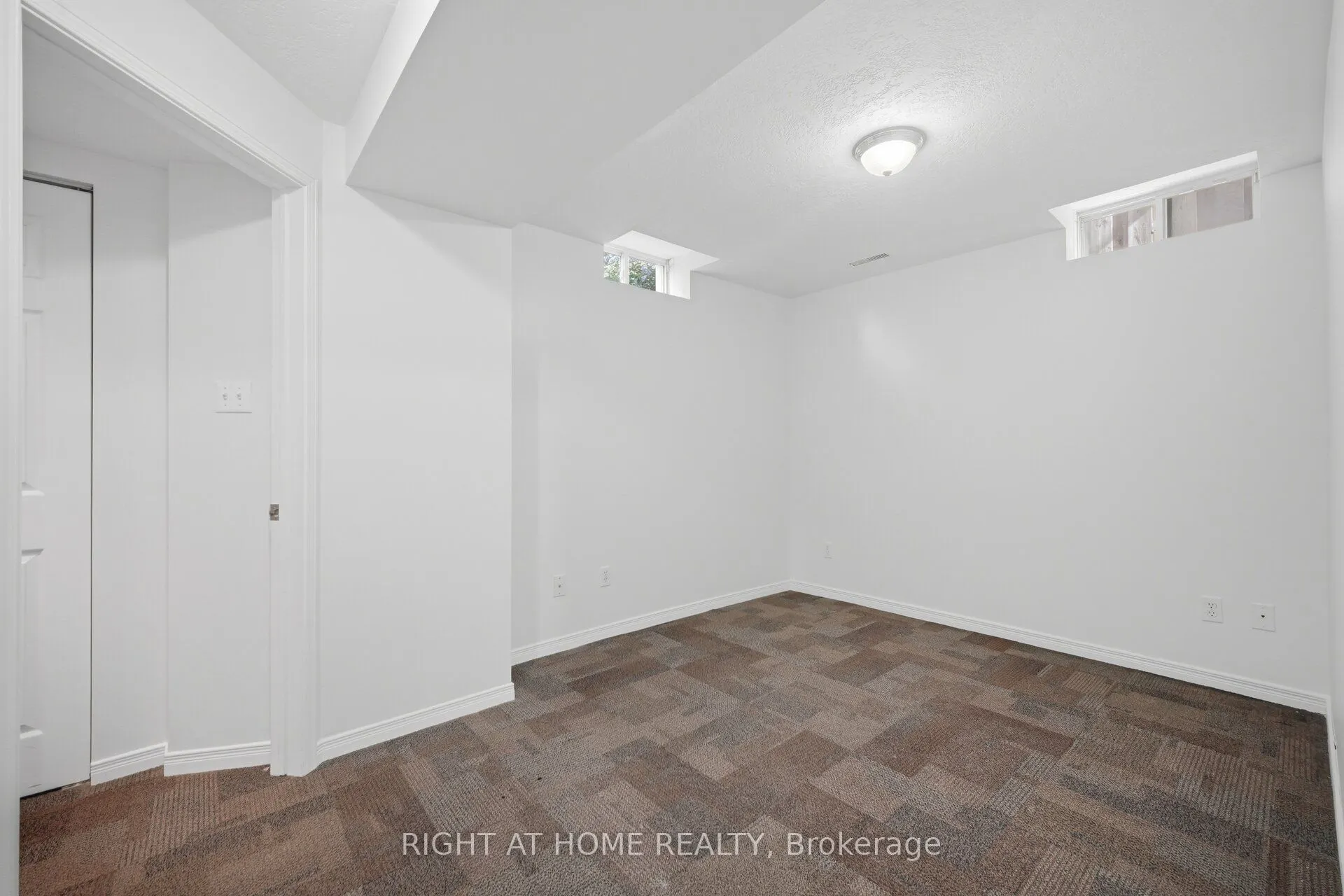 975 Mantle Crescent