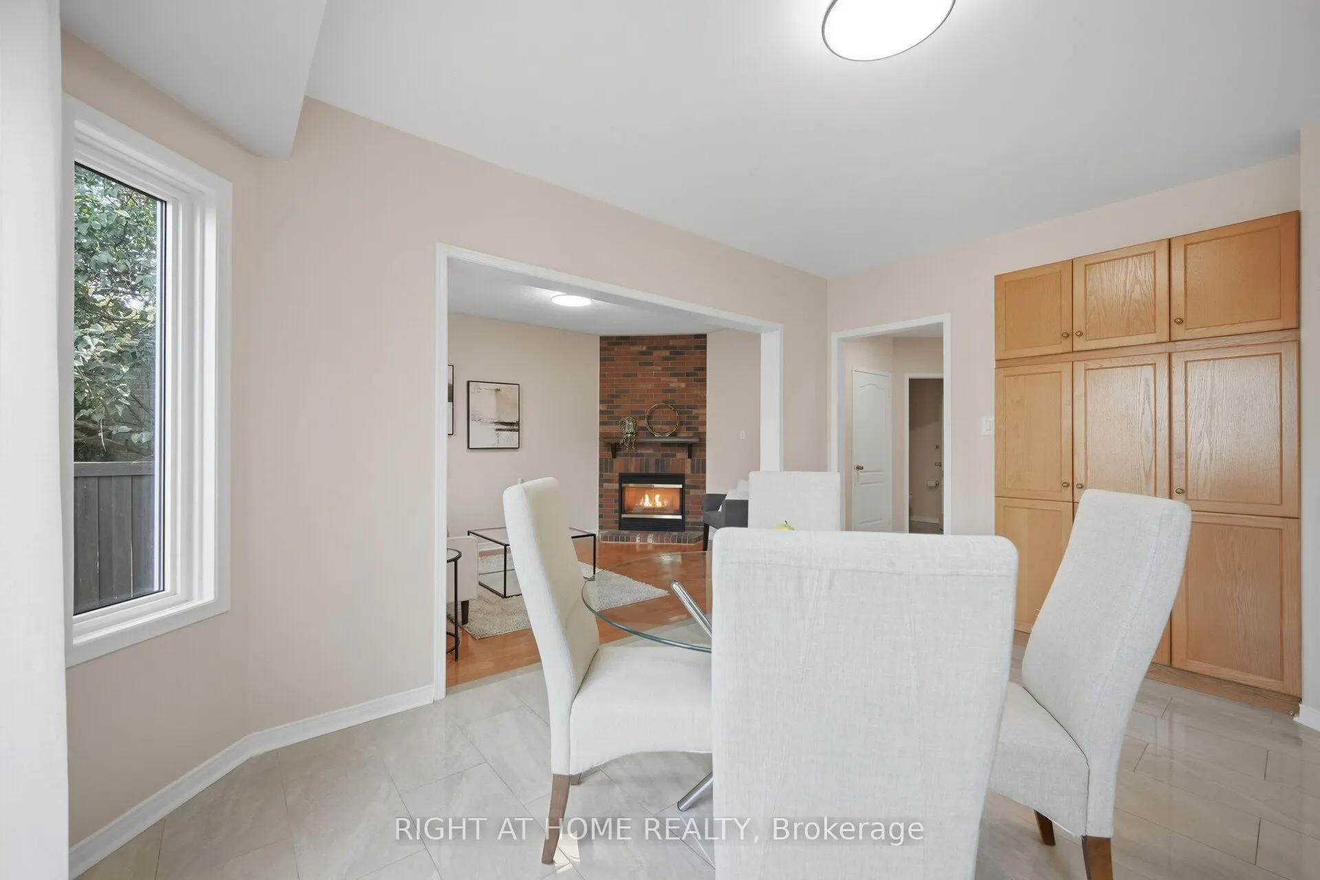 975 Mantle Crescent