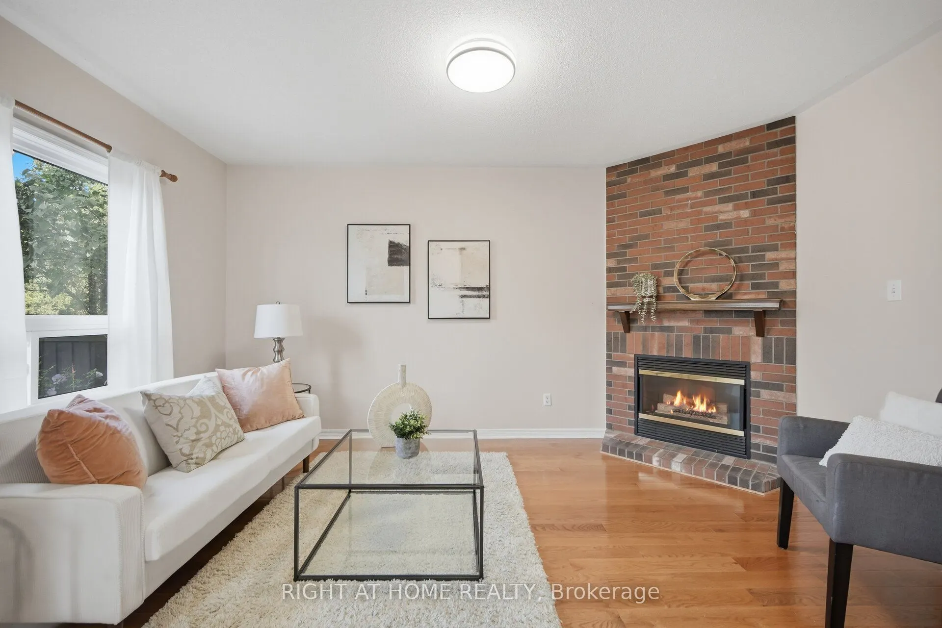 975 Mantle Crescent