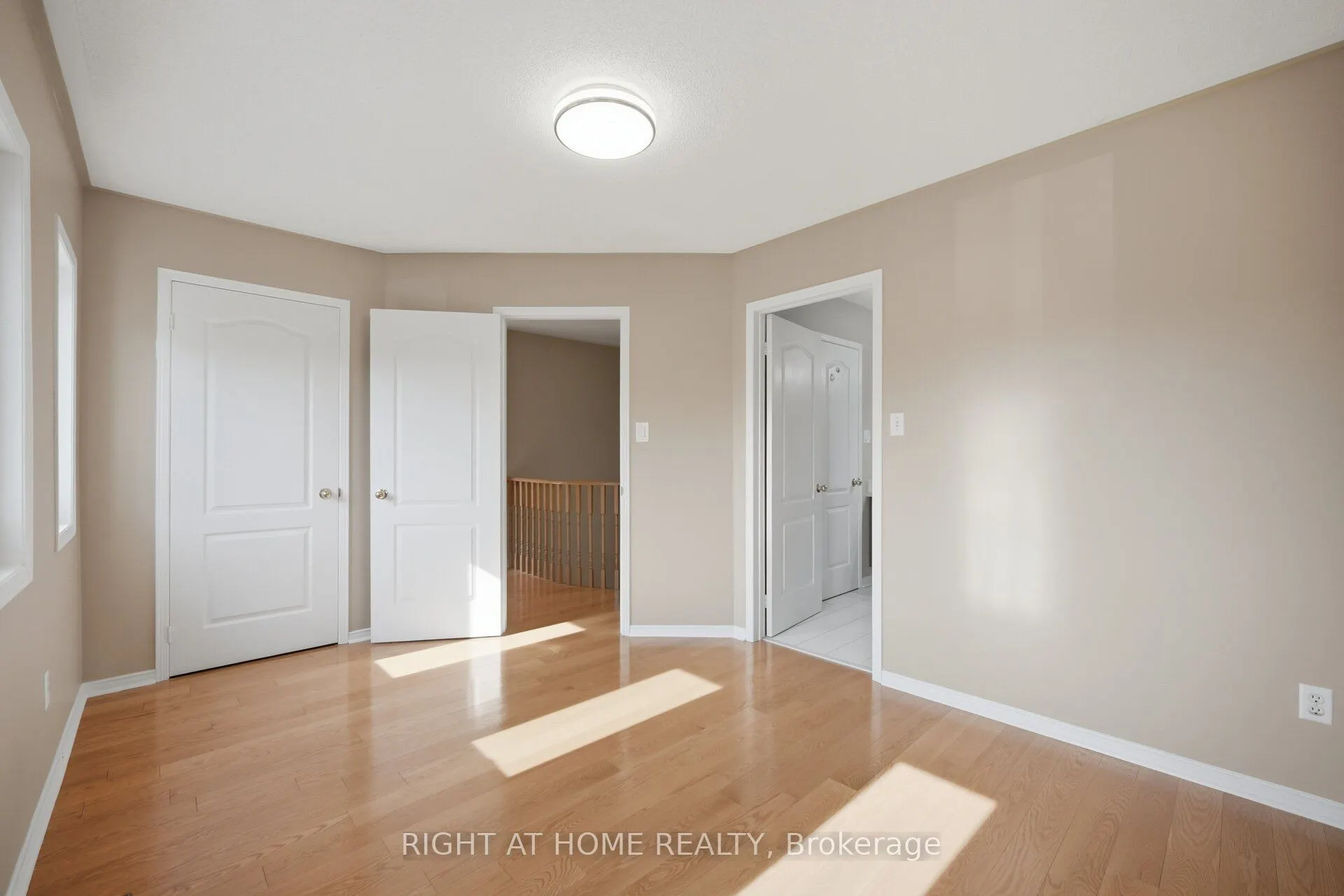 975 Mantle Crescent