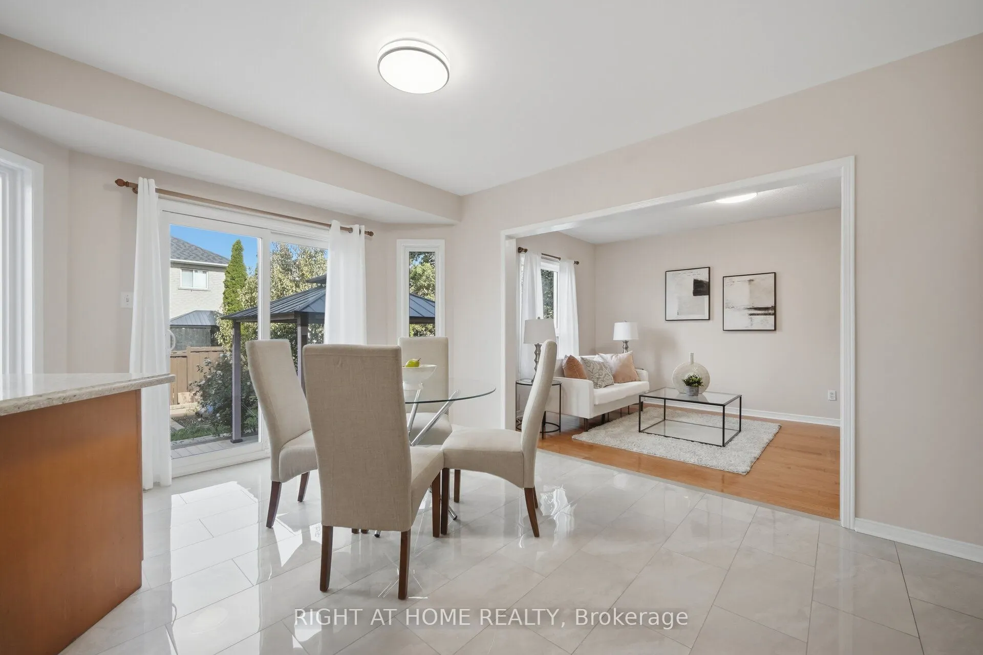 975 Mantle Crescent