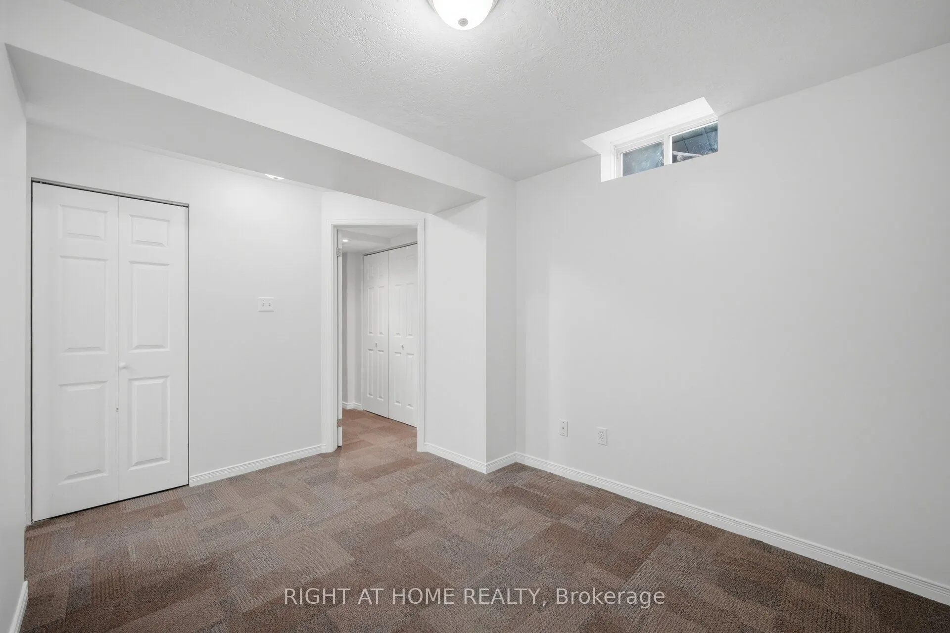 975 Mantle Crescent