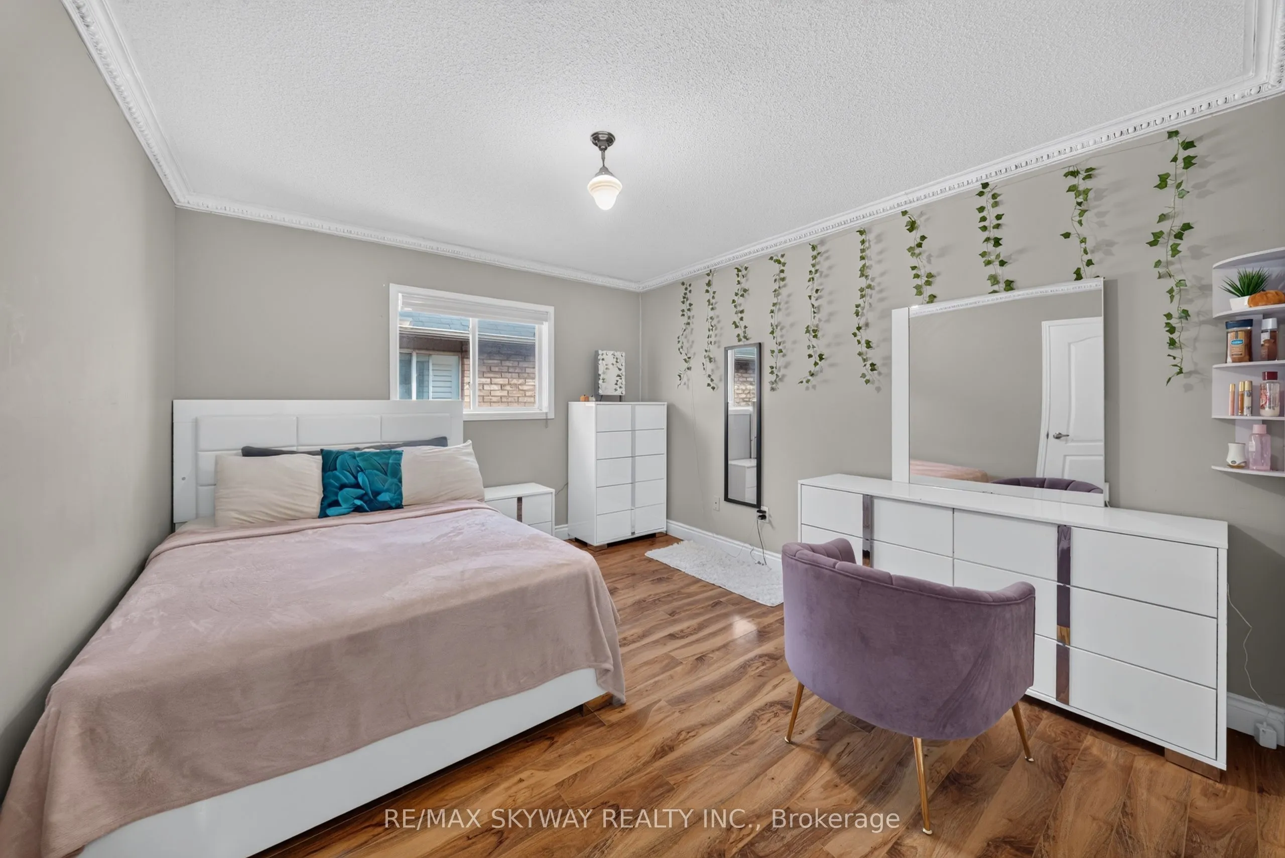 59 Crystal Glen Crescent