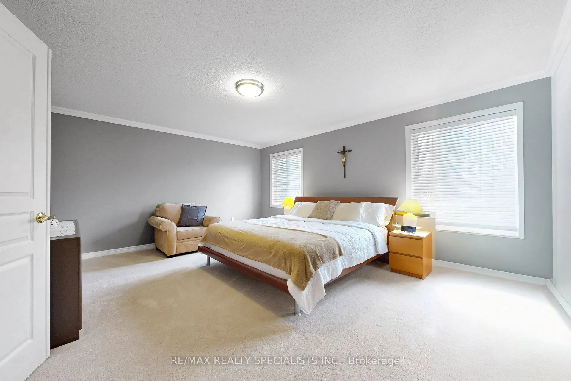 1239 Fox Crescent