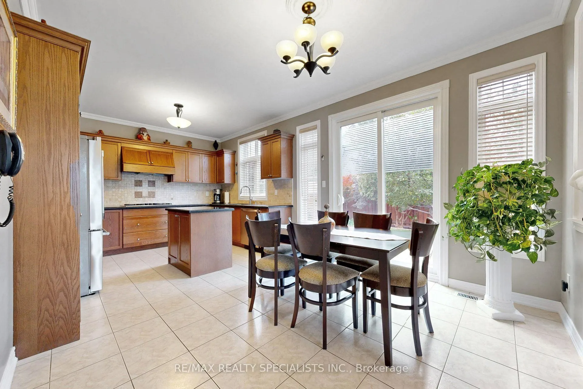 1239 Fox Crescent