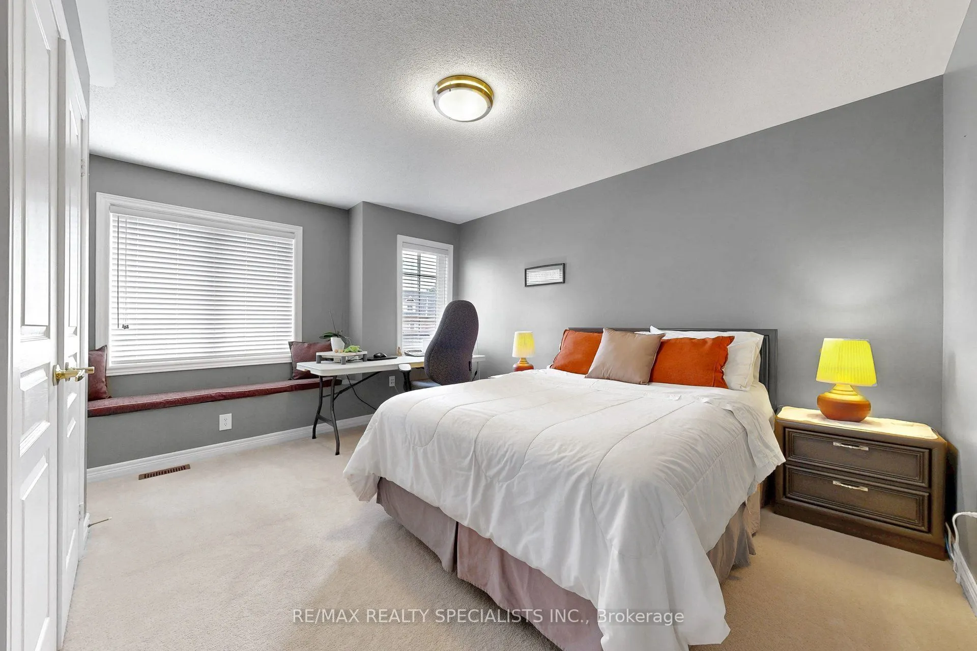 1239 Fox Crescent