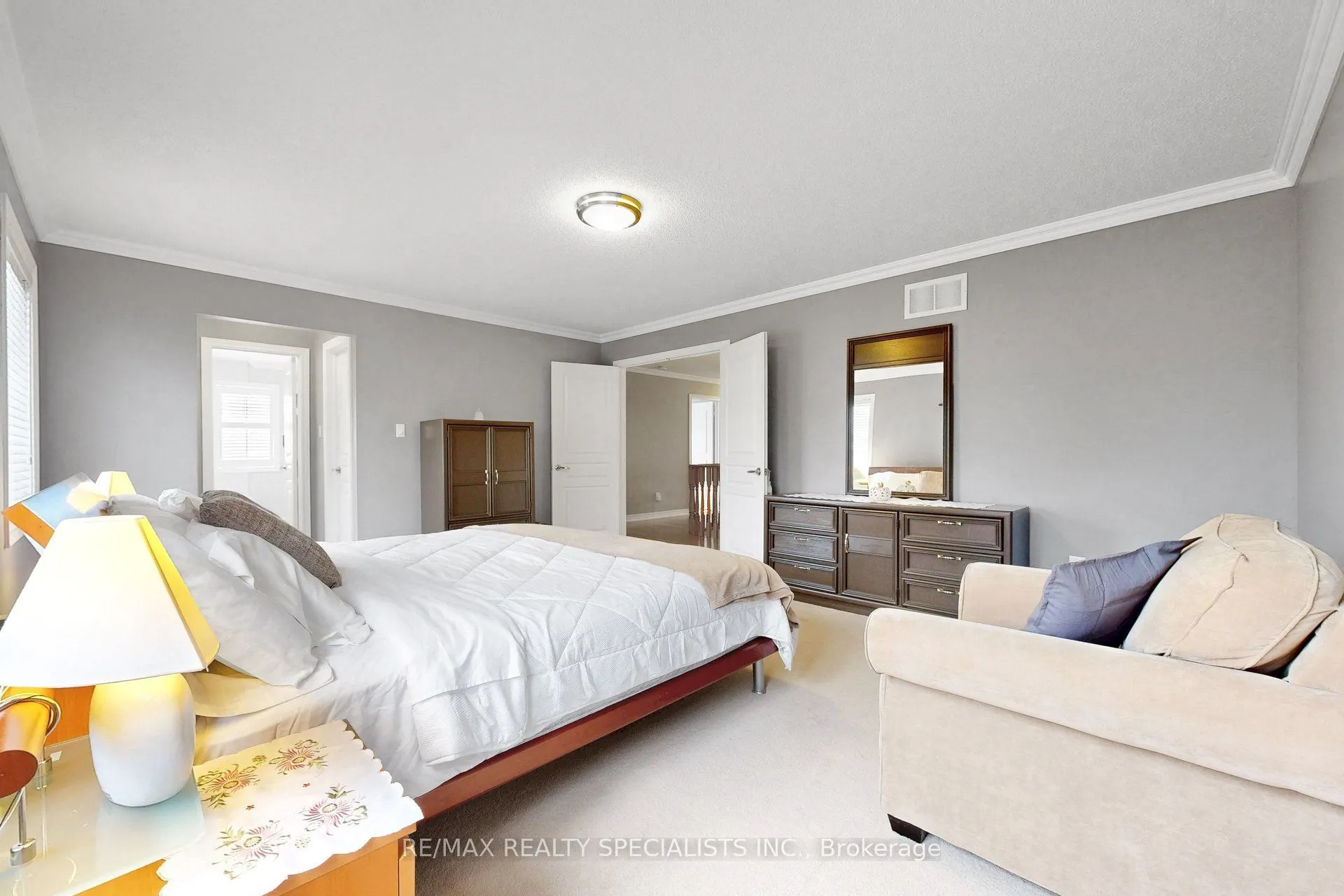 1239 Fox Crescent