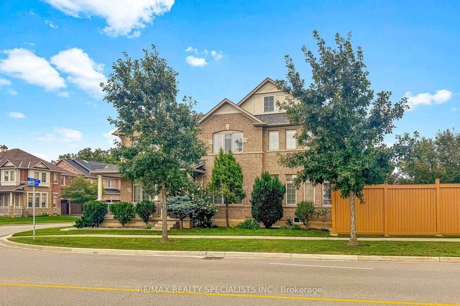 1239 Fox Crescent
