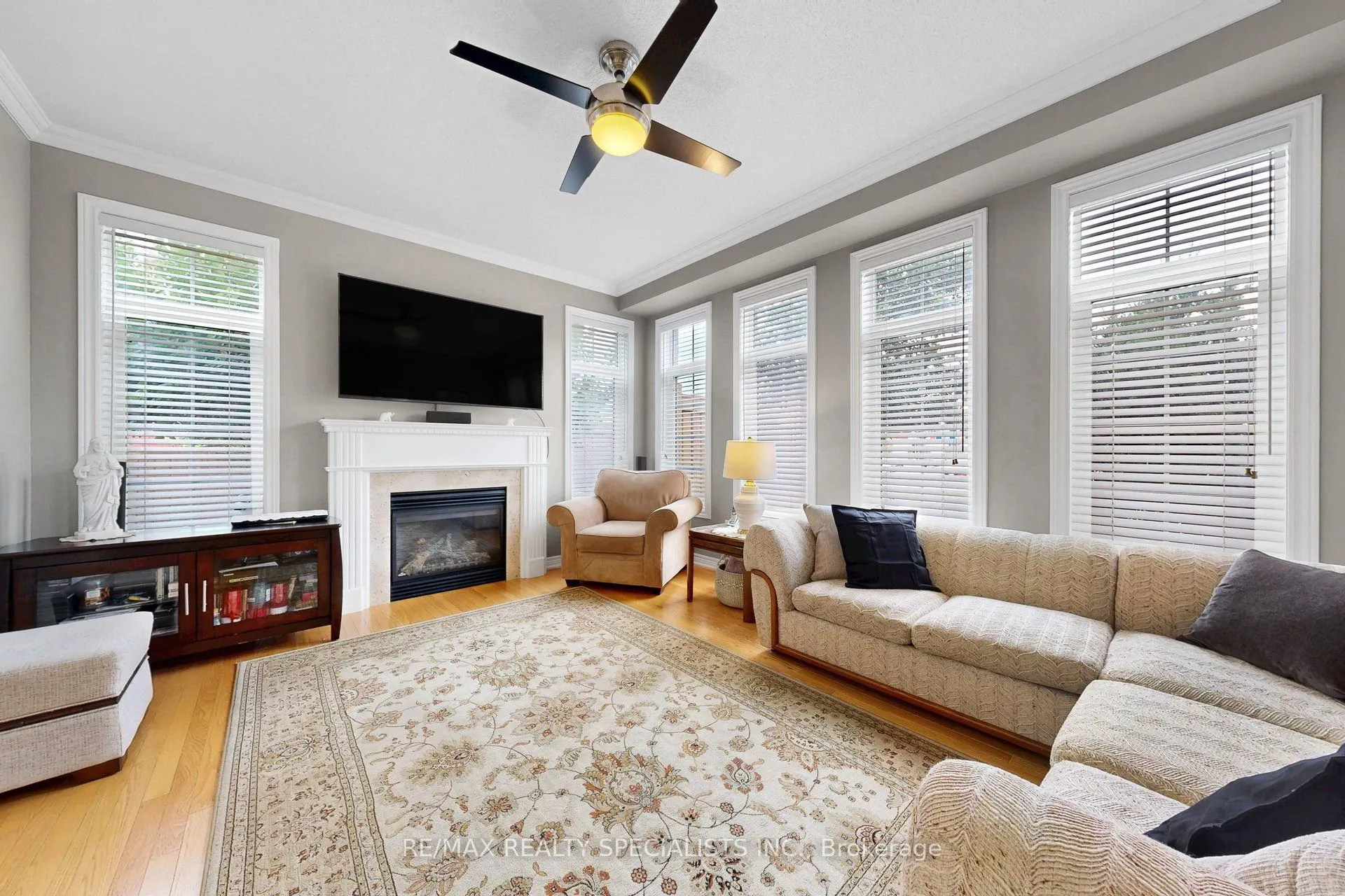 1239 Fox Crescent