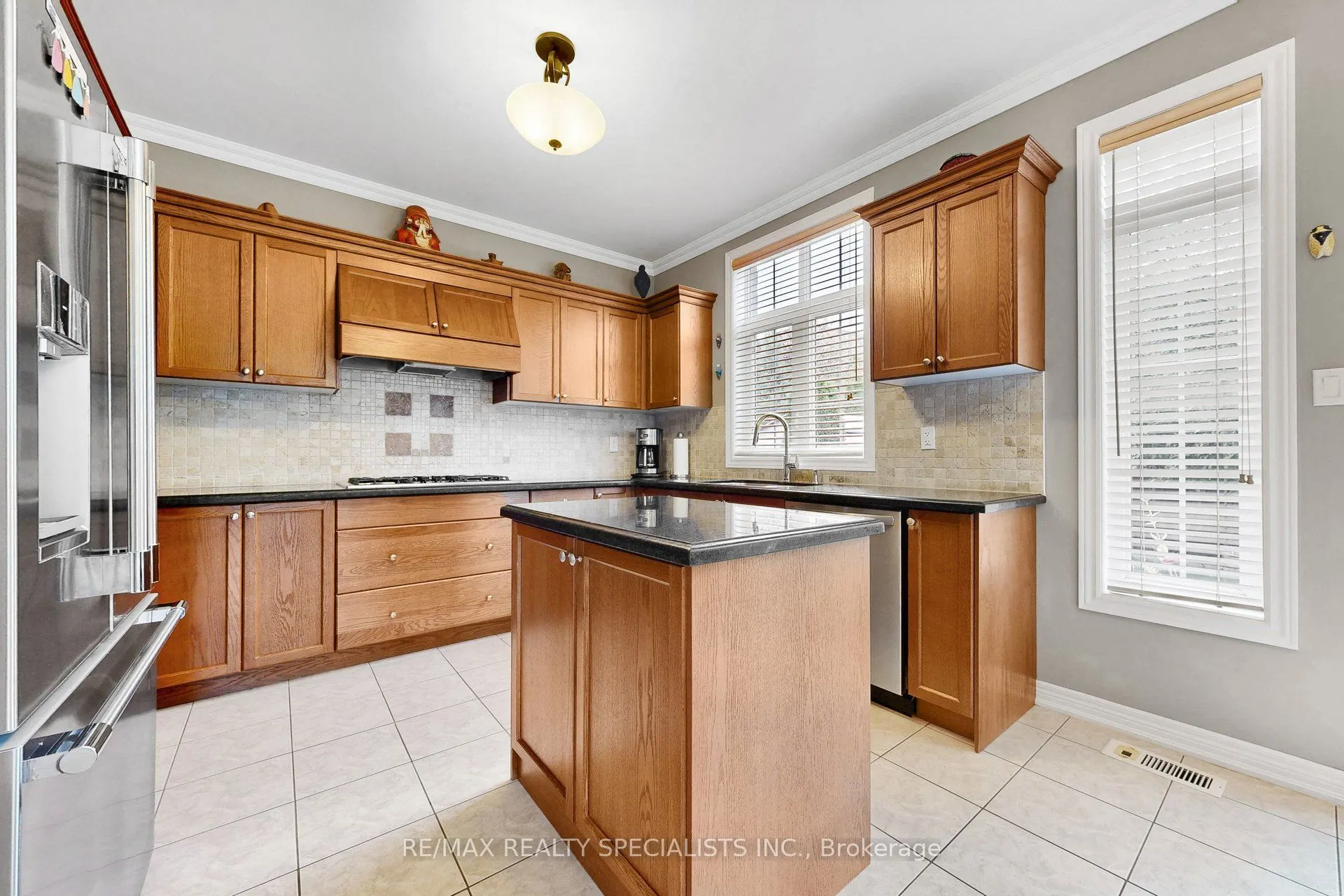 1239 Fox Crescent