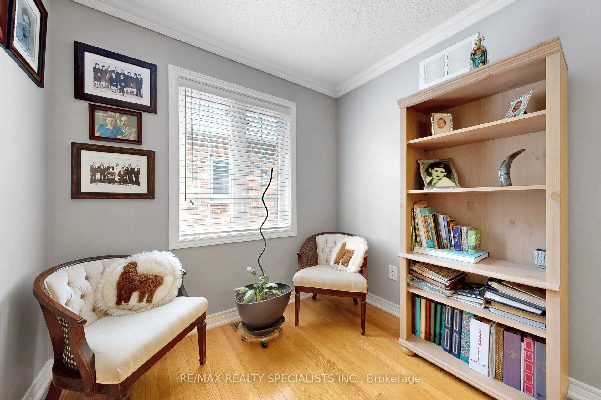 1239 Fox Crescent