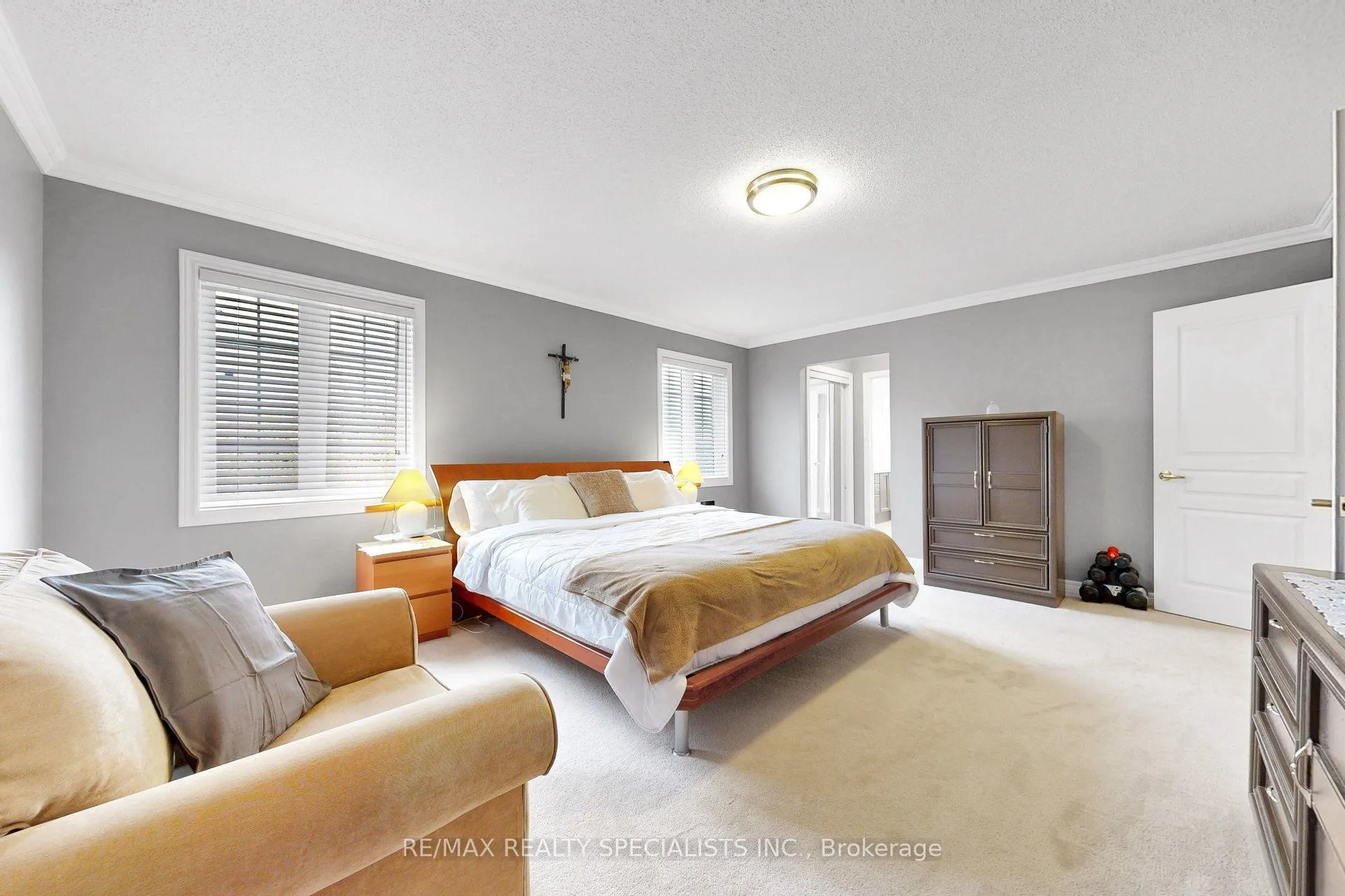 1239 Fox Crescent