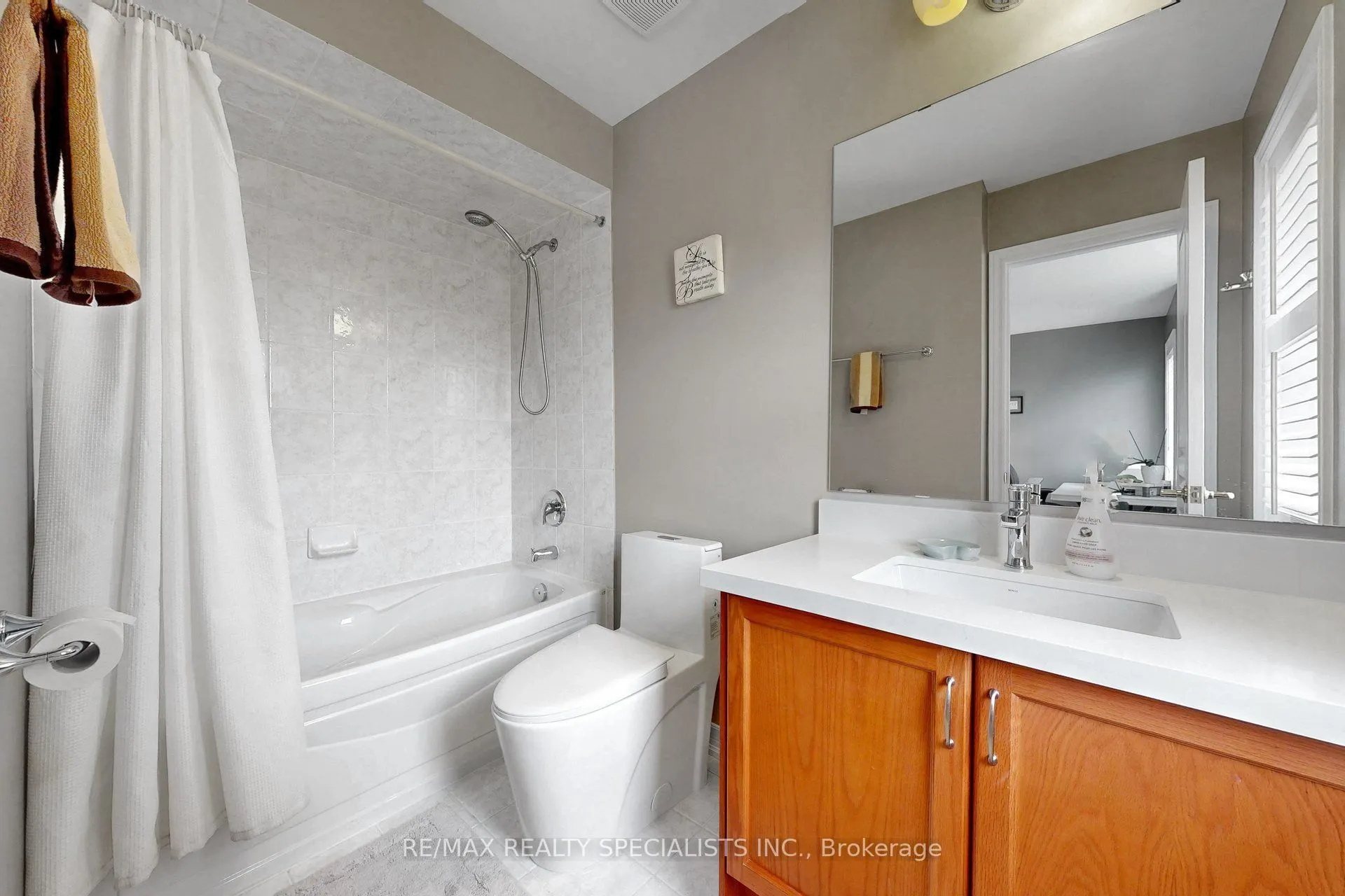 1239 Fox Crescent