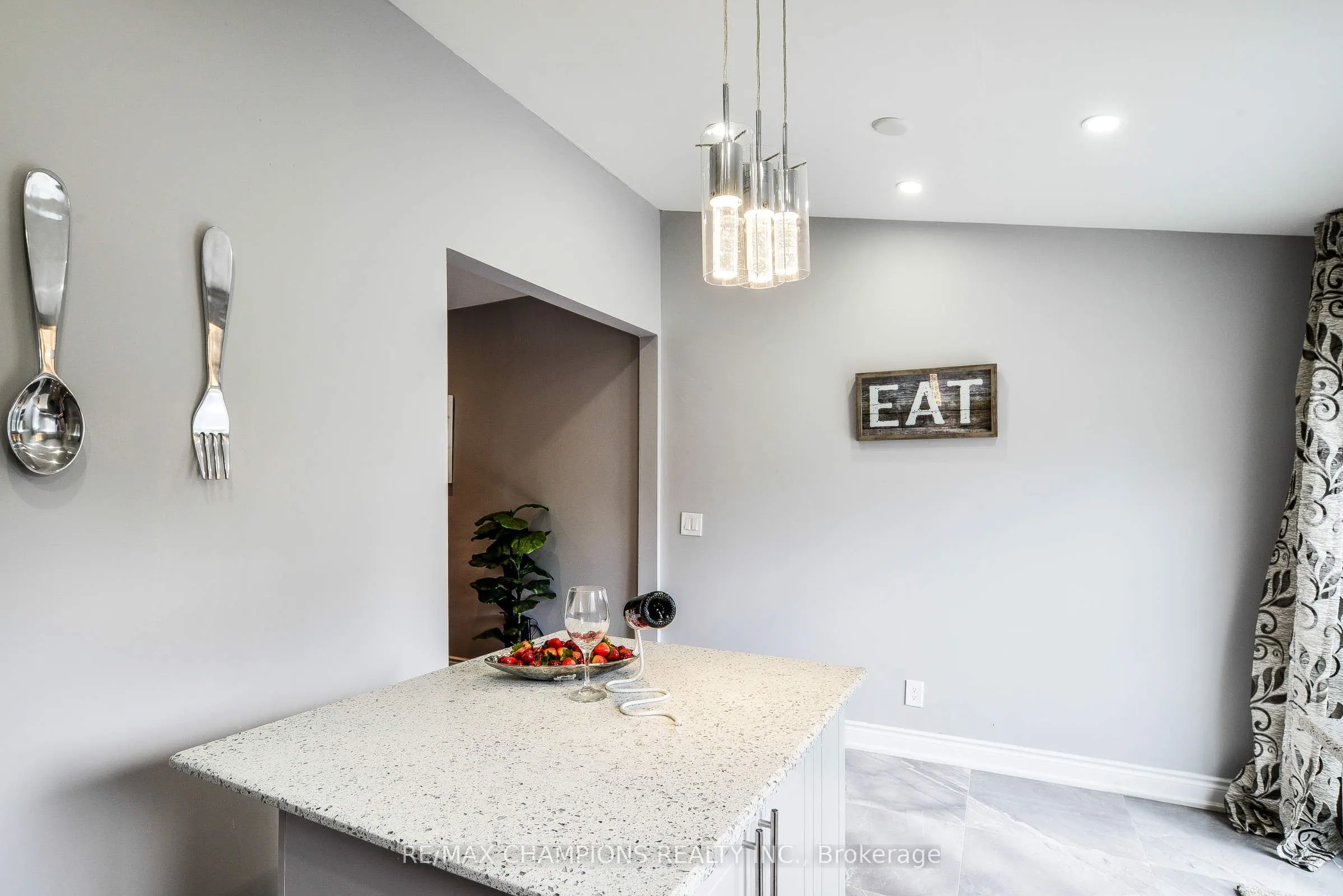 734 Willard Avenue #Main