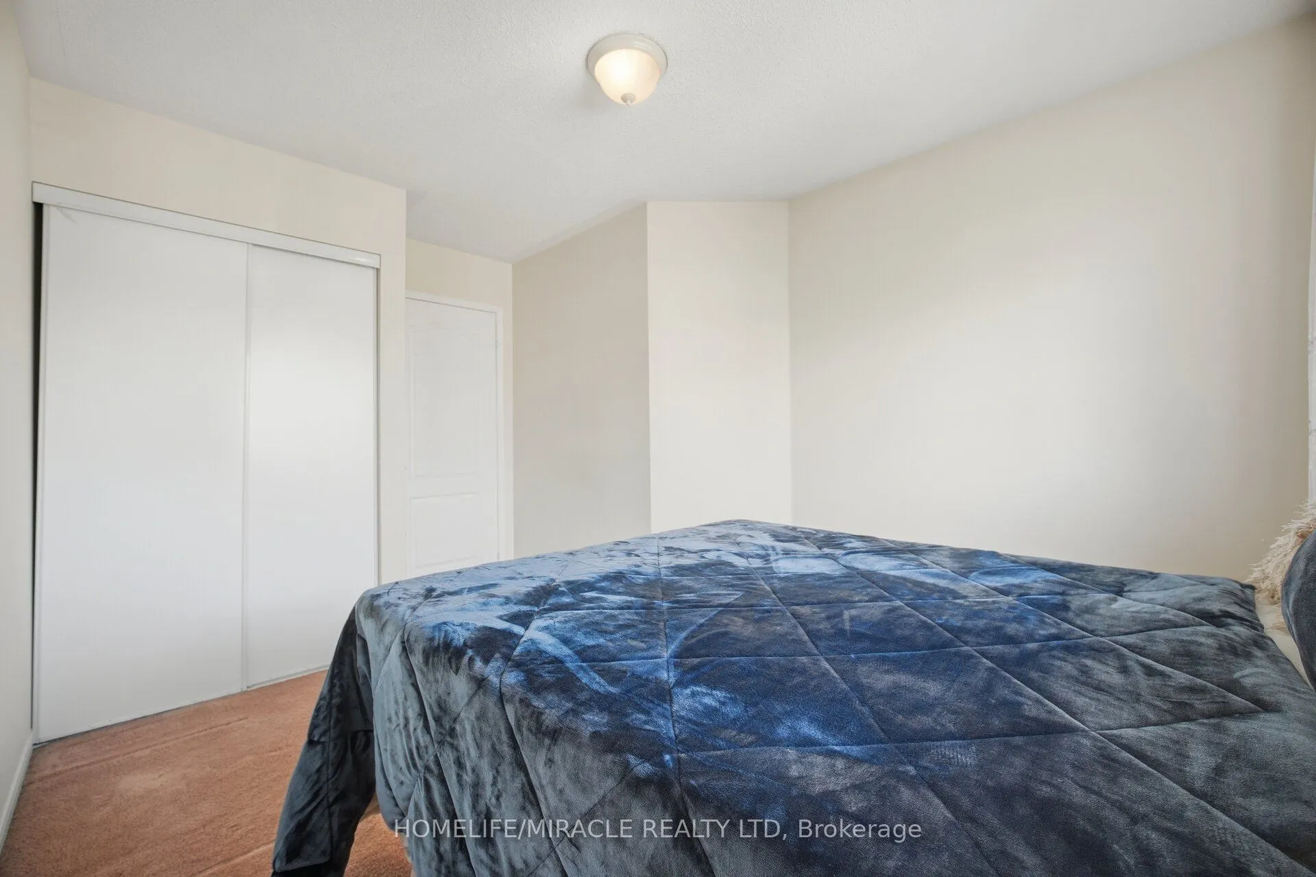 101 Crystalview Crescent