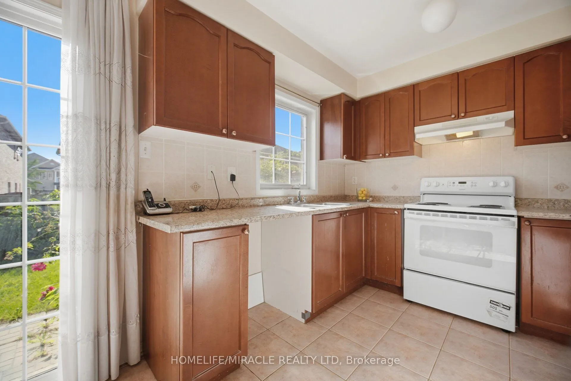 101 Crystalview Crescent