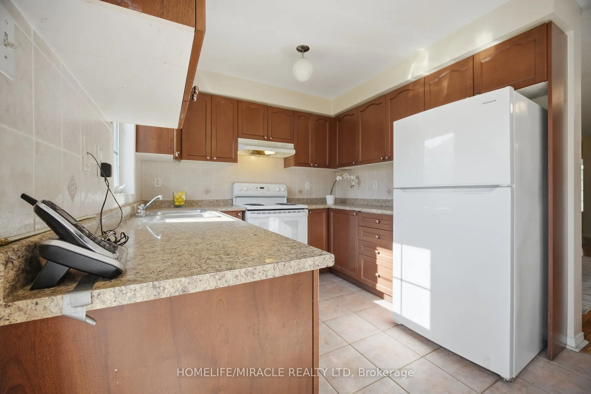 101 Crystalview Crescent