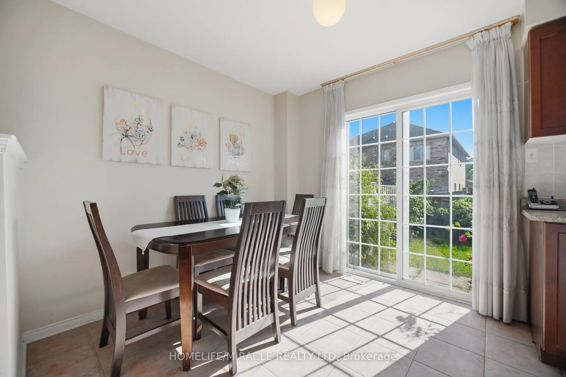 101 Crystalview Crescent