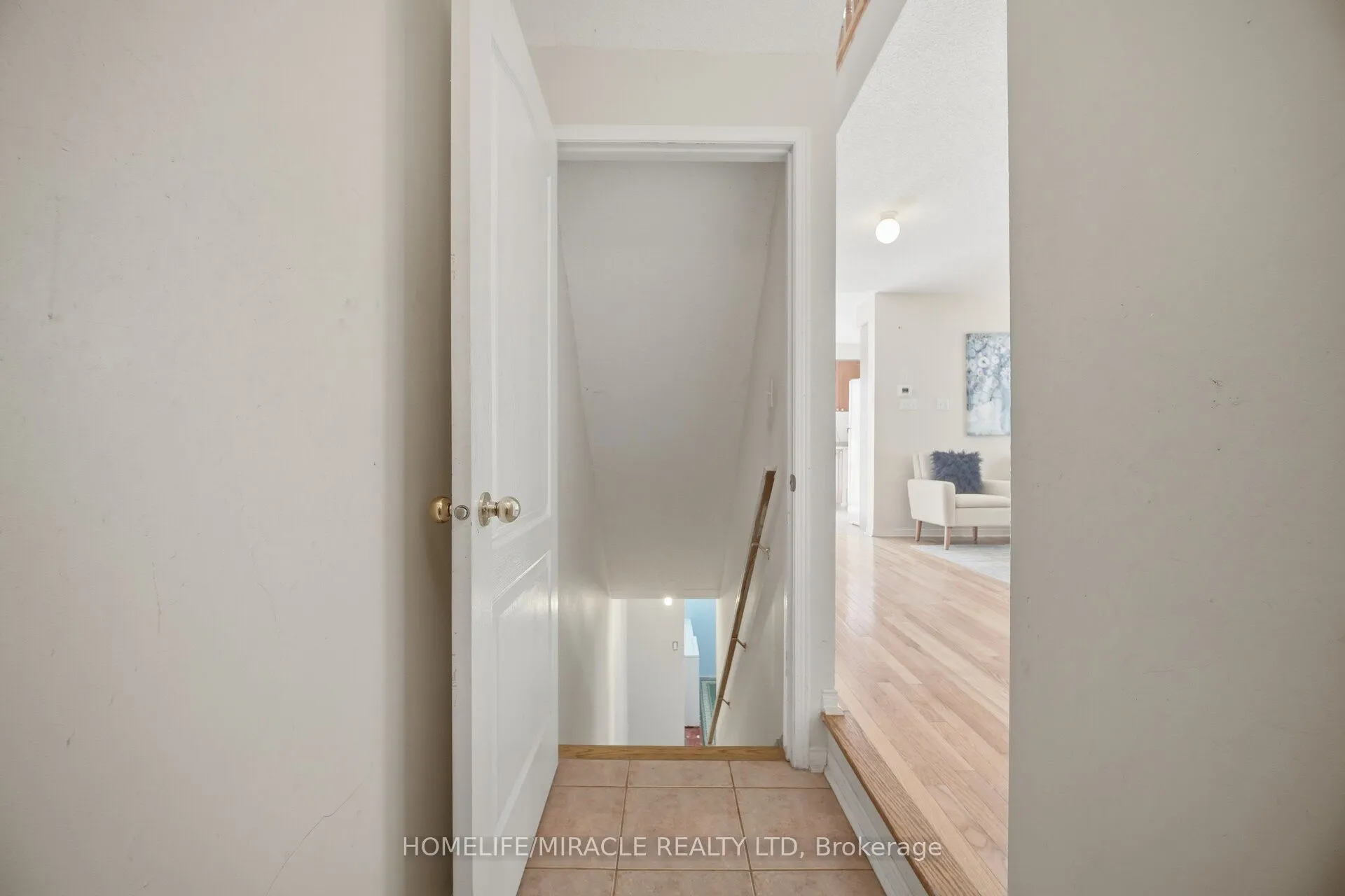 101 Crystalview Crescent