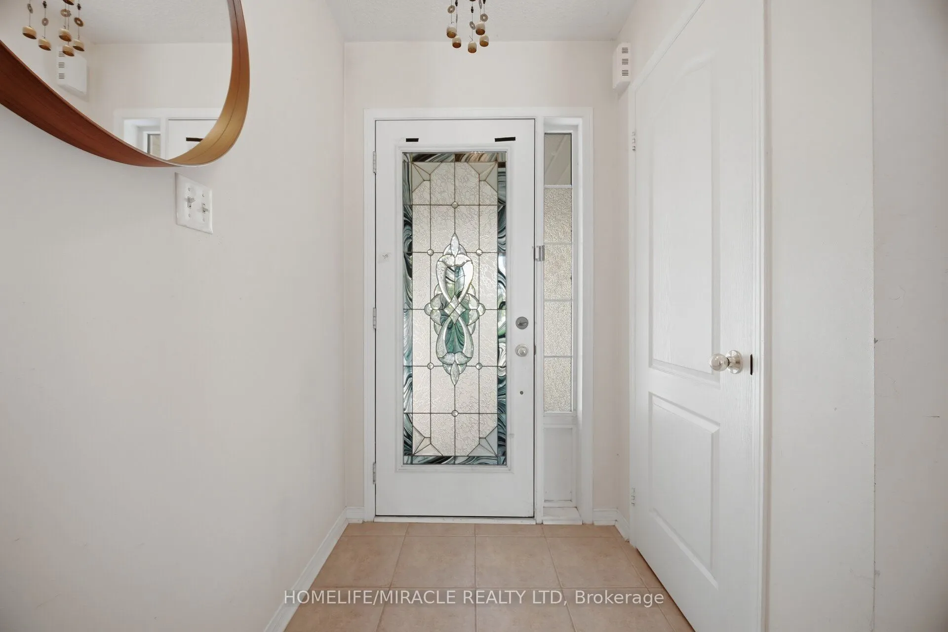101 Crystalview Crescent