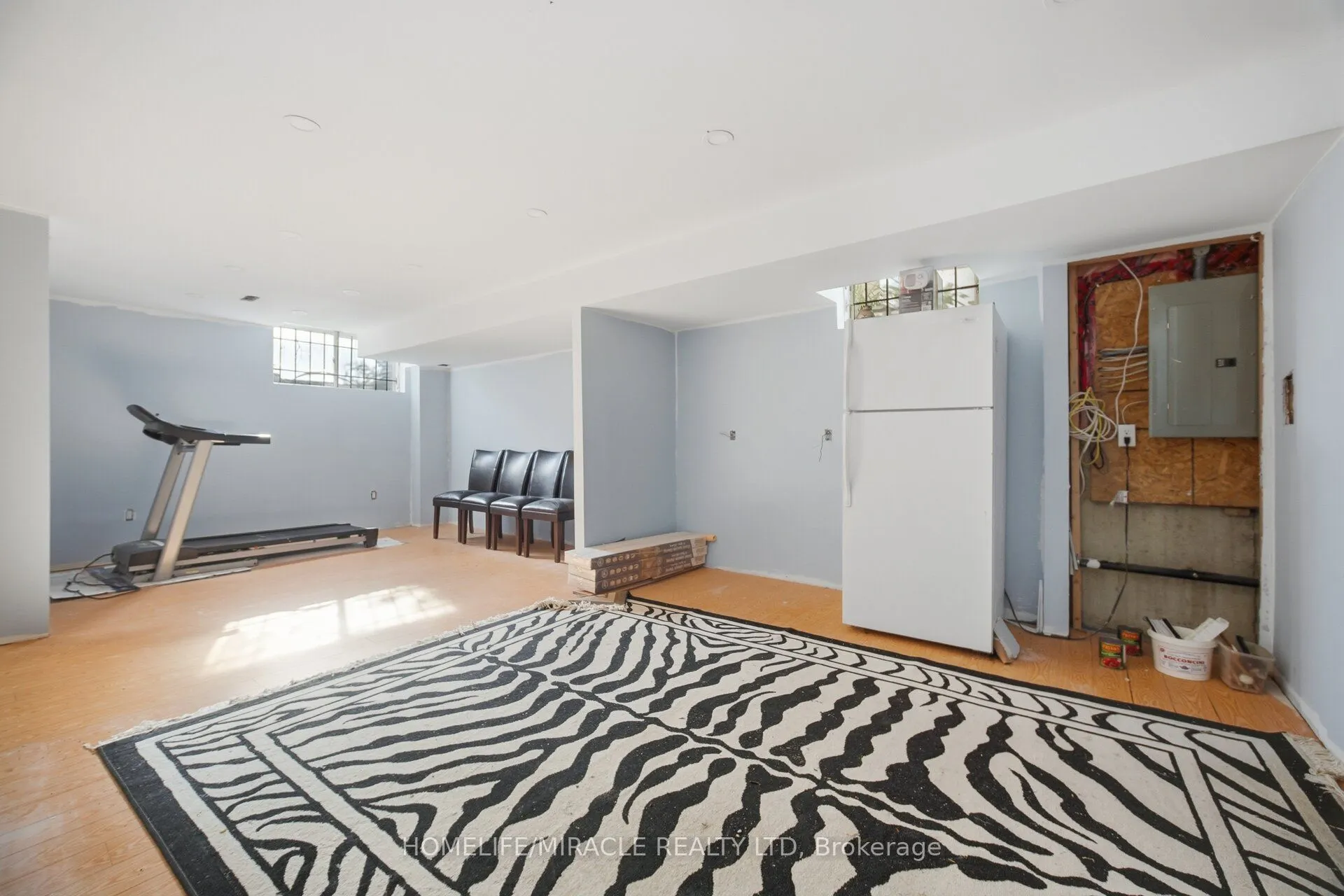 101 Crystalview Crescent