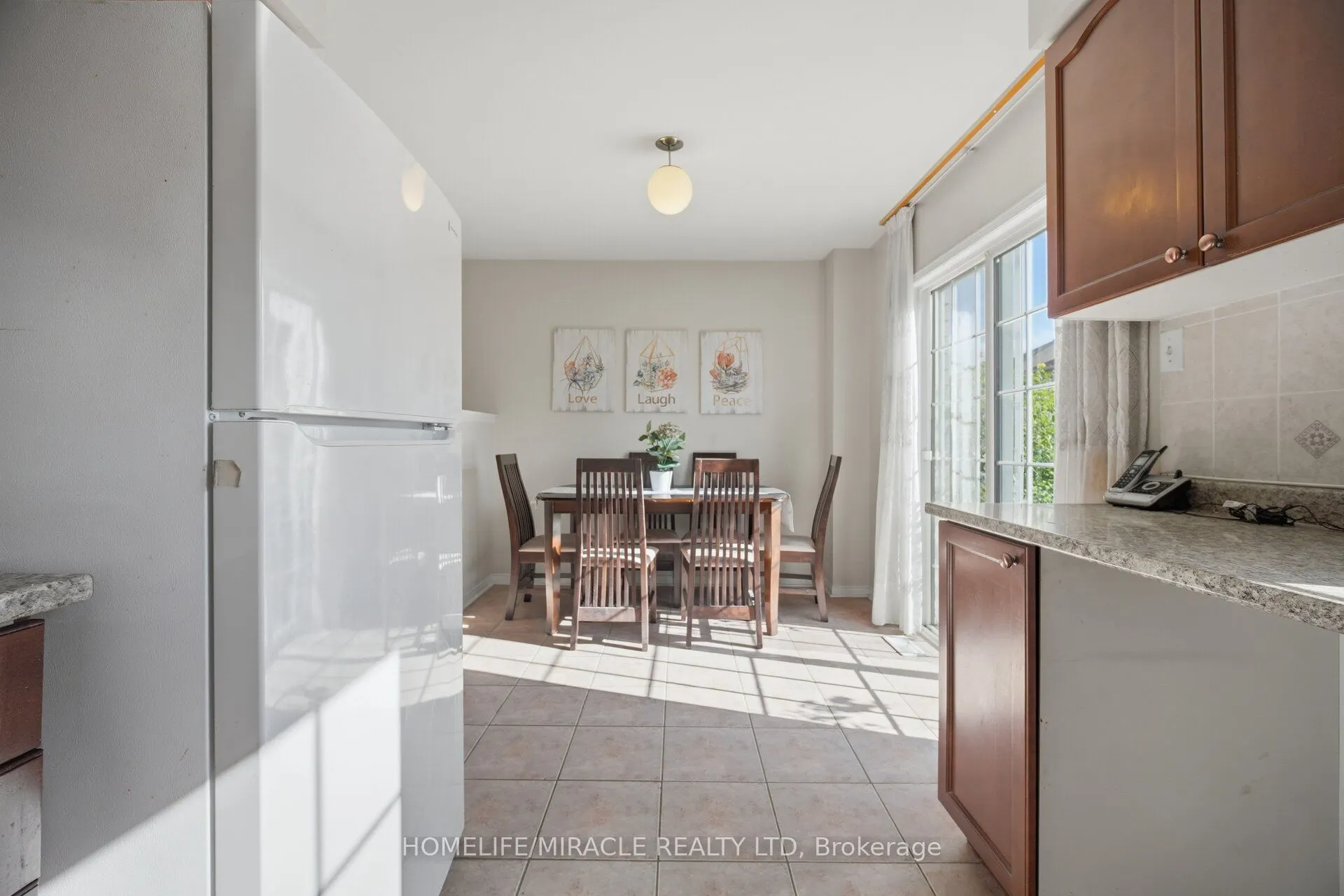 101 Crystalview Crescent