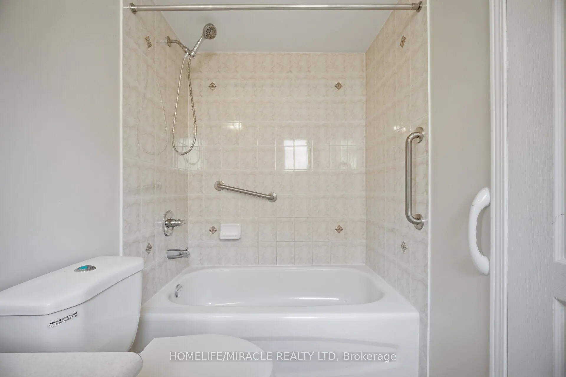 101 Crystalview Crescent
