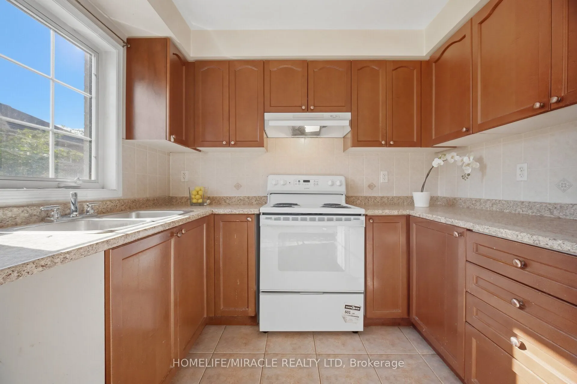 101 Crystalview Crescent