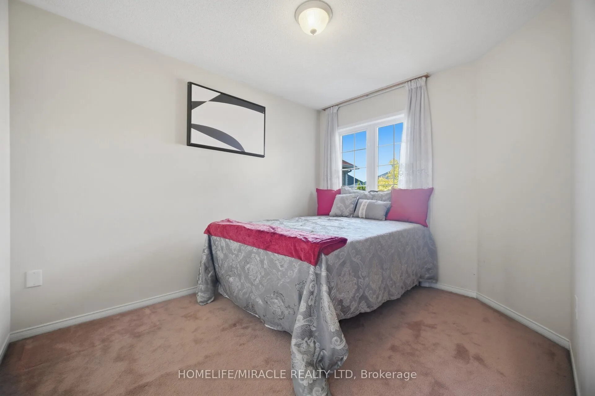 101 Crystalview Crescent