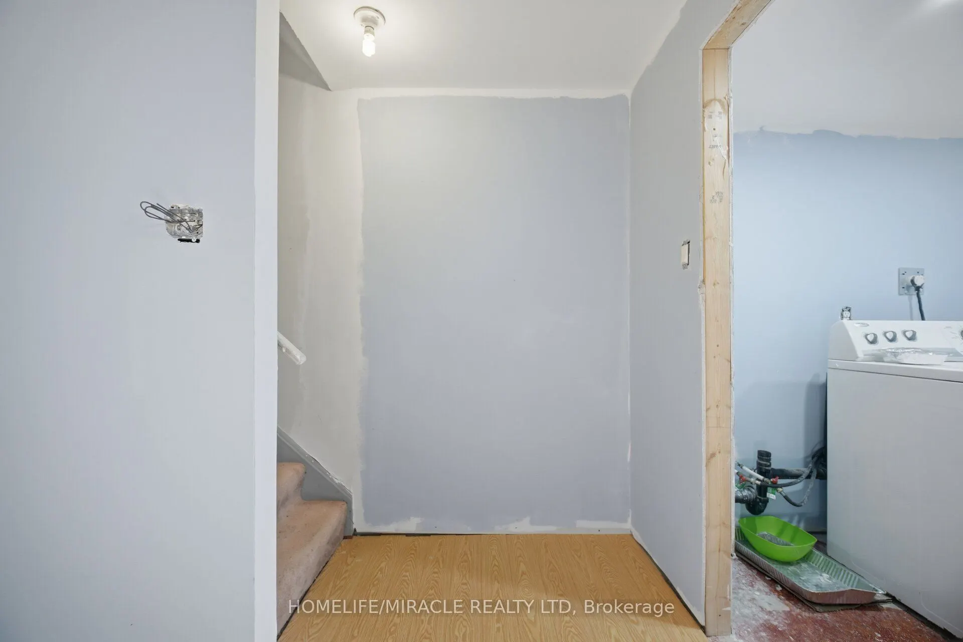 101 Crystalview Crescent