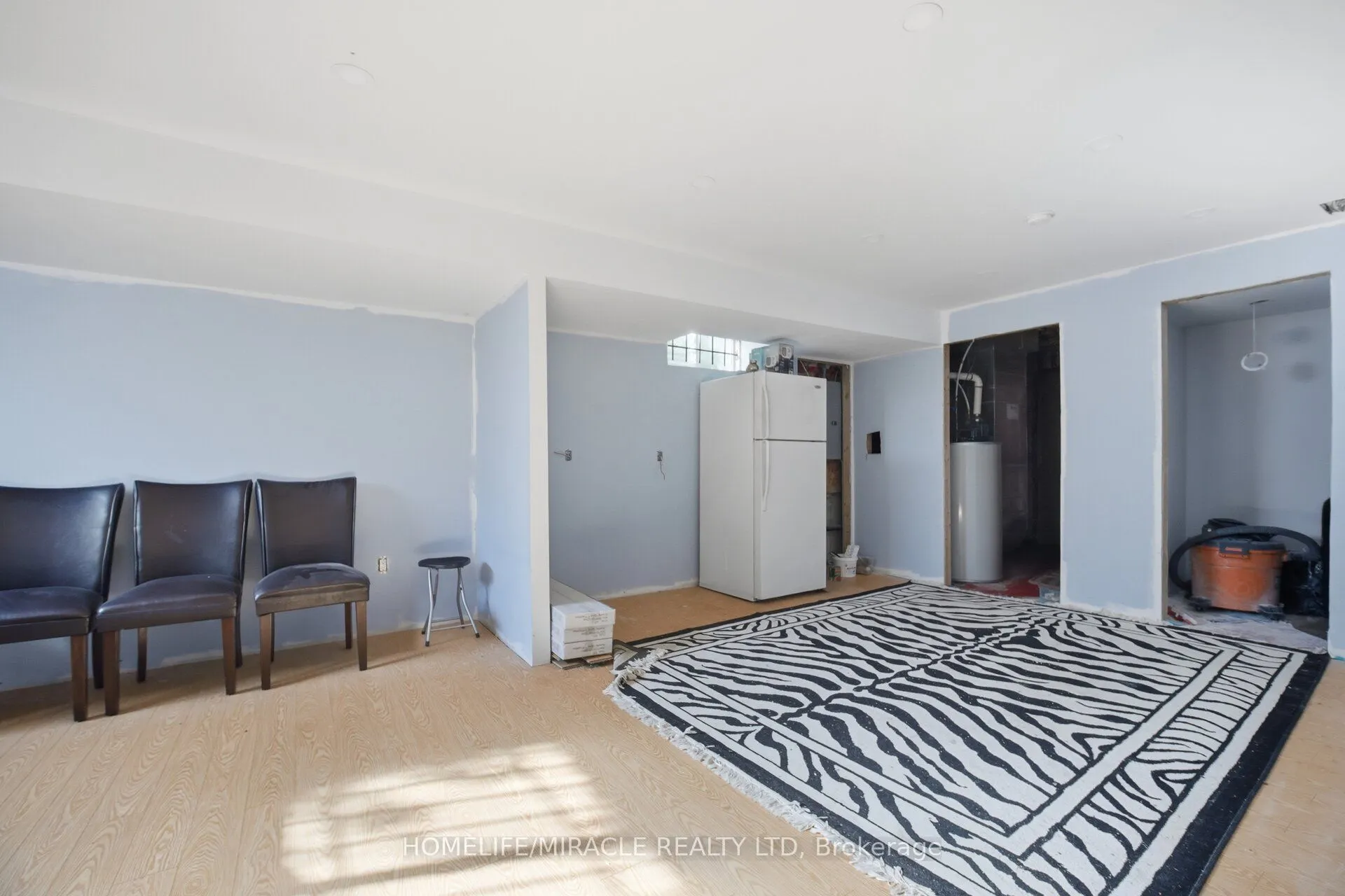 101 Crystalview Crescent