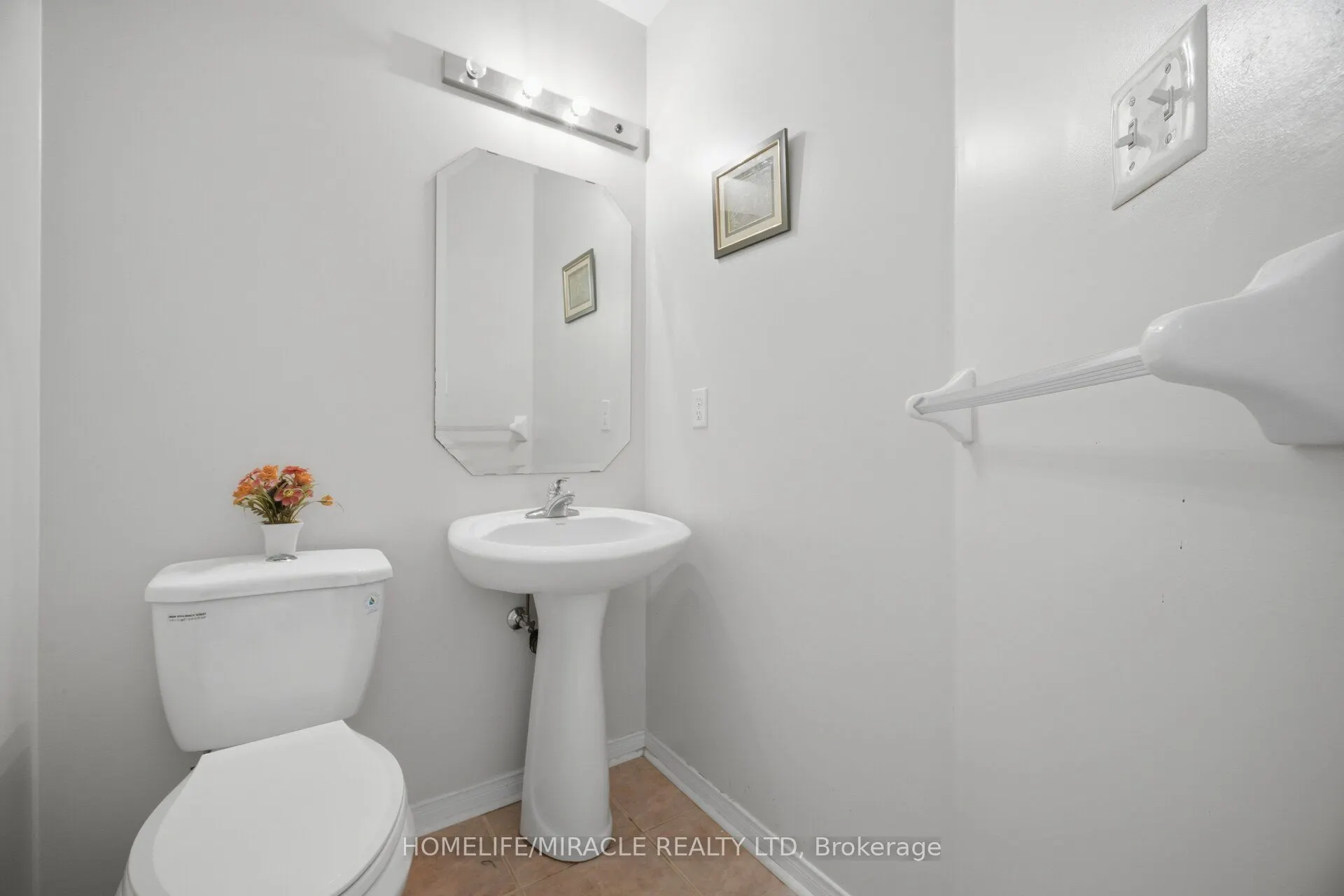 101 Crystalview Crescent