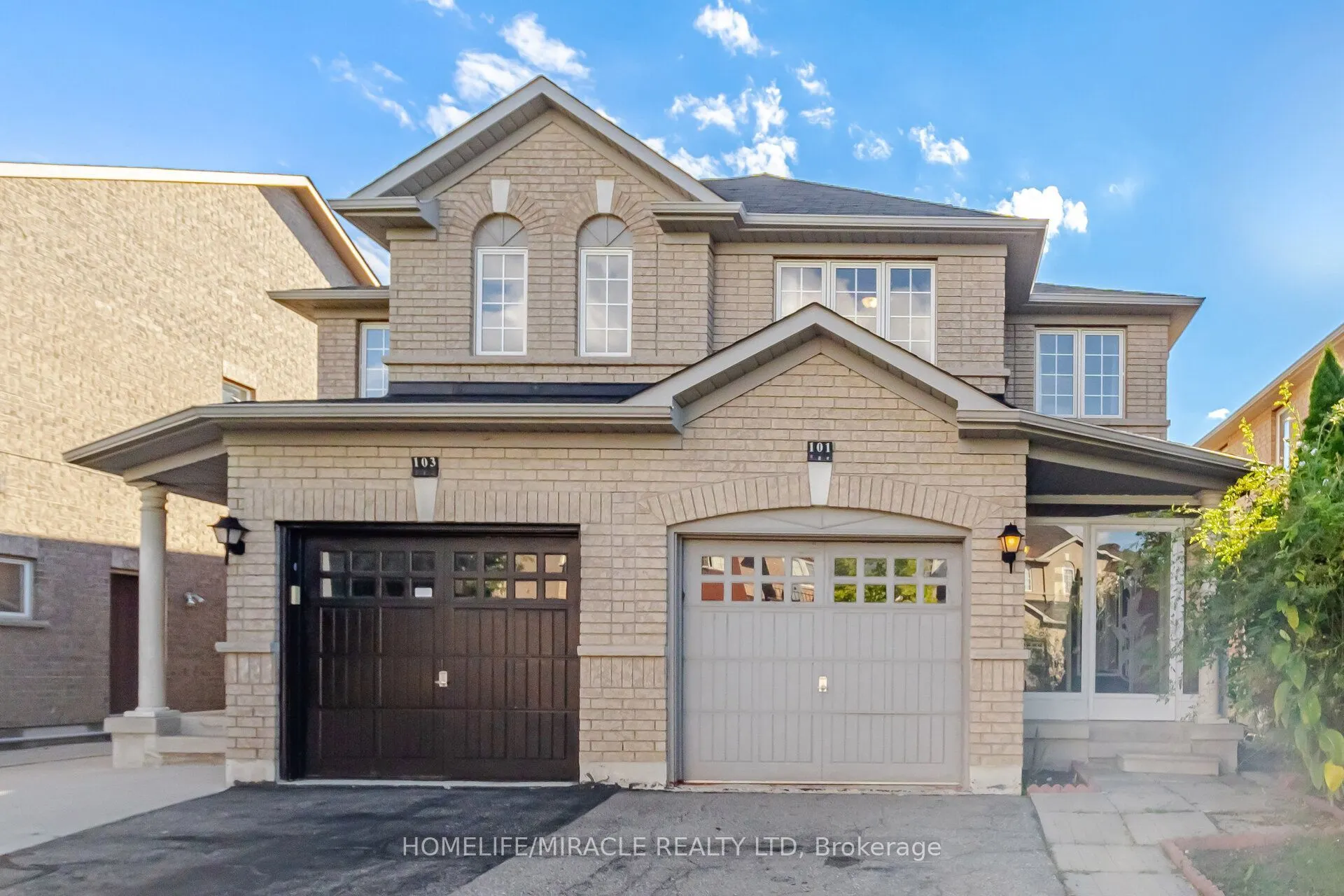 101 Crystalview Crescent