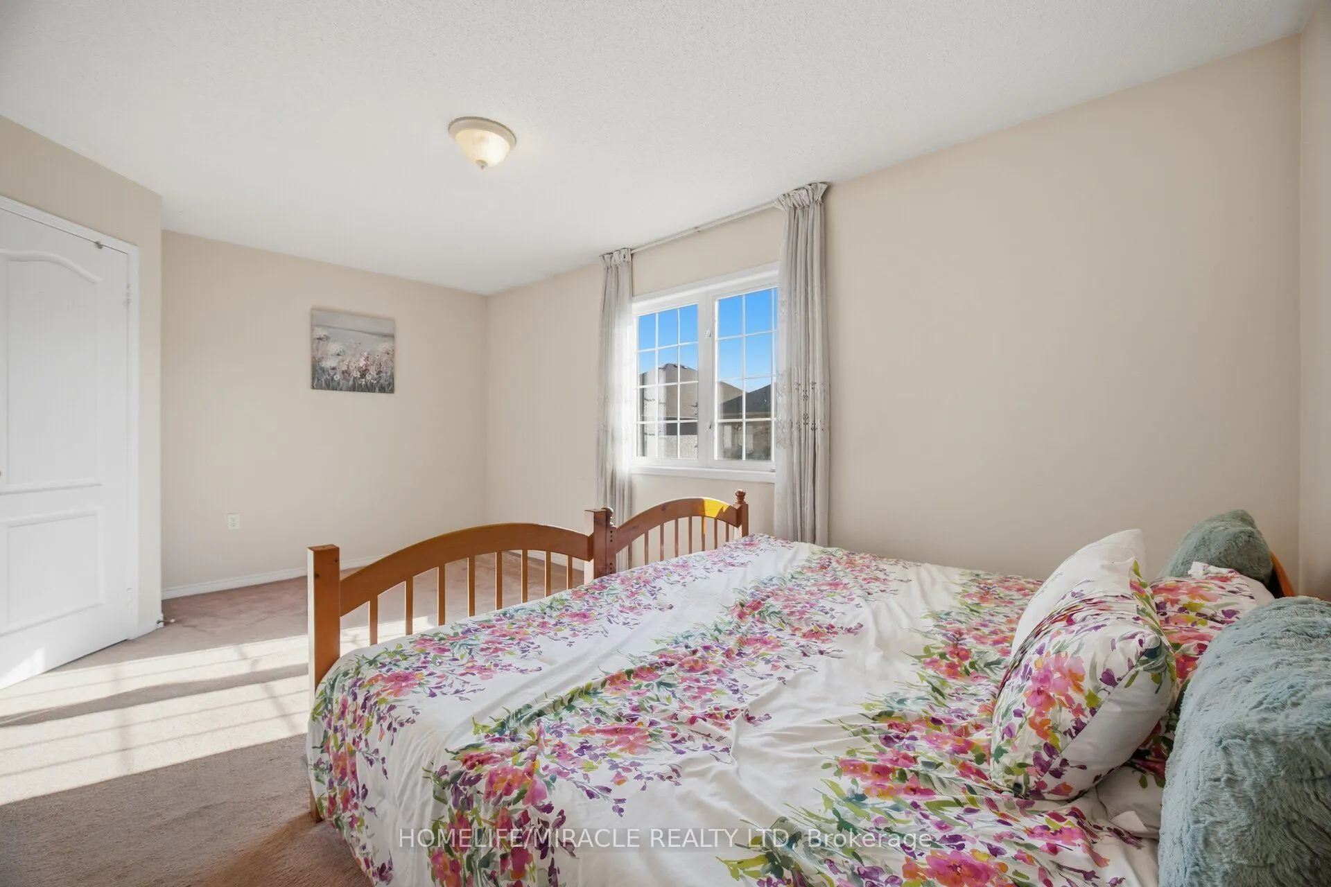 101 Crystalview Crescent