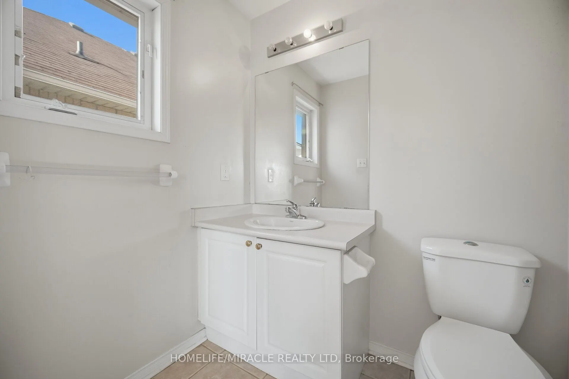 101 Crystalview Crescent