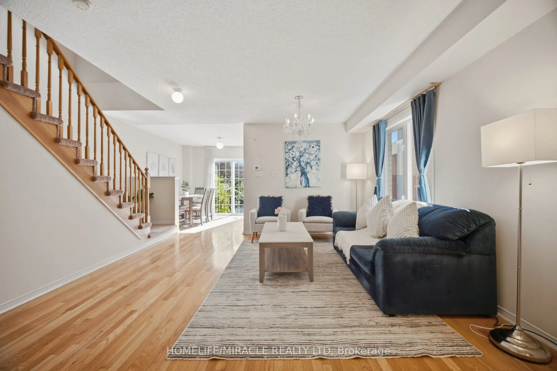 101 Crystalview Crescent