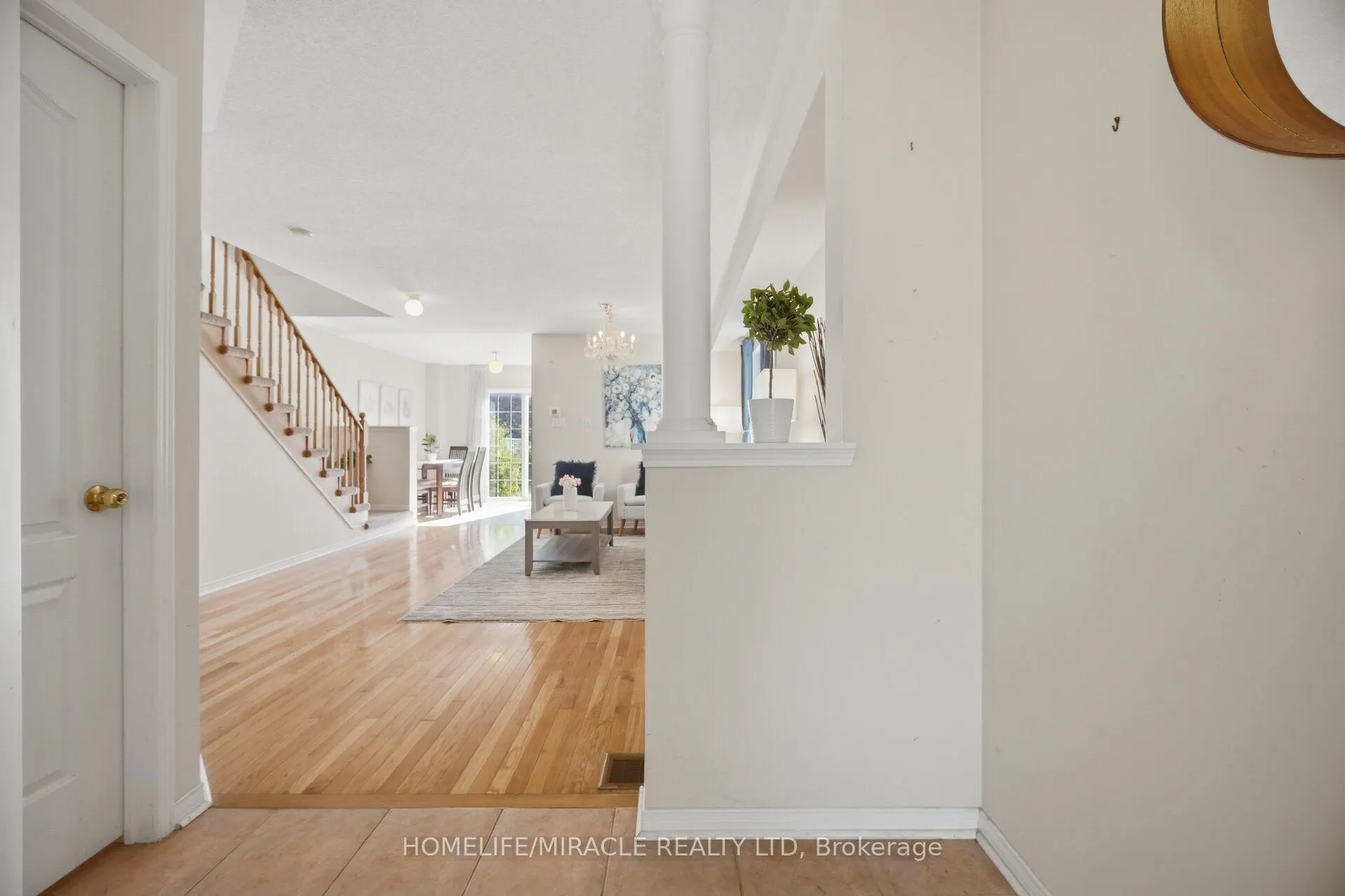 101 Crystalview Crescent