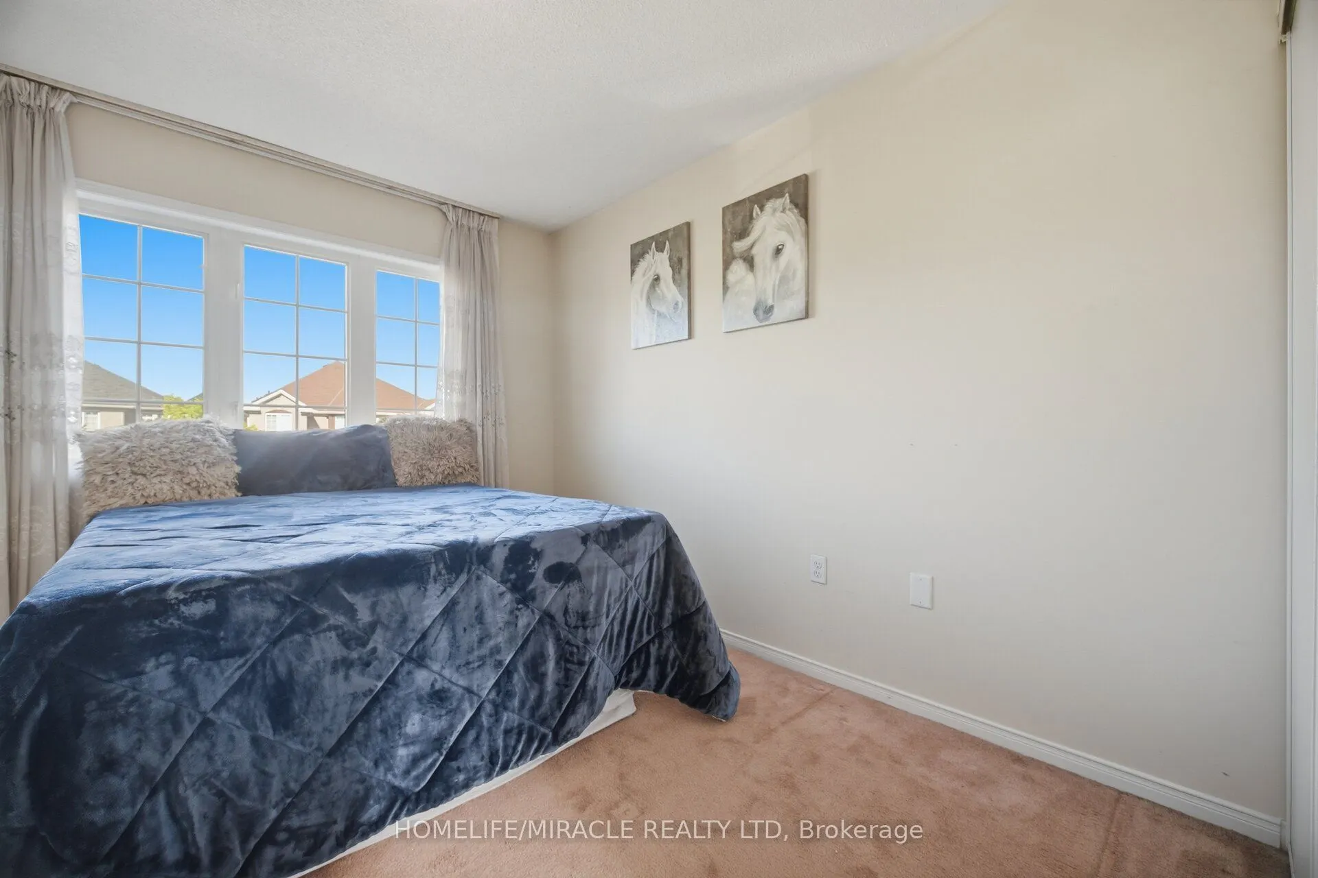 101 Crystalview Crescent