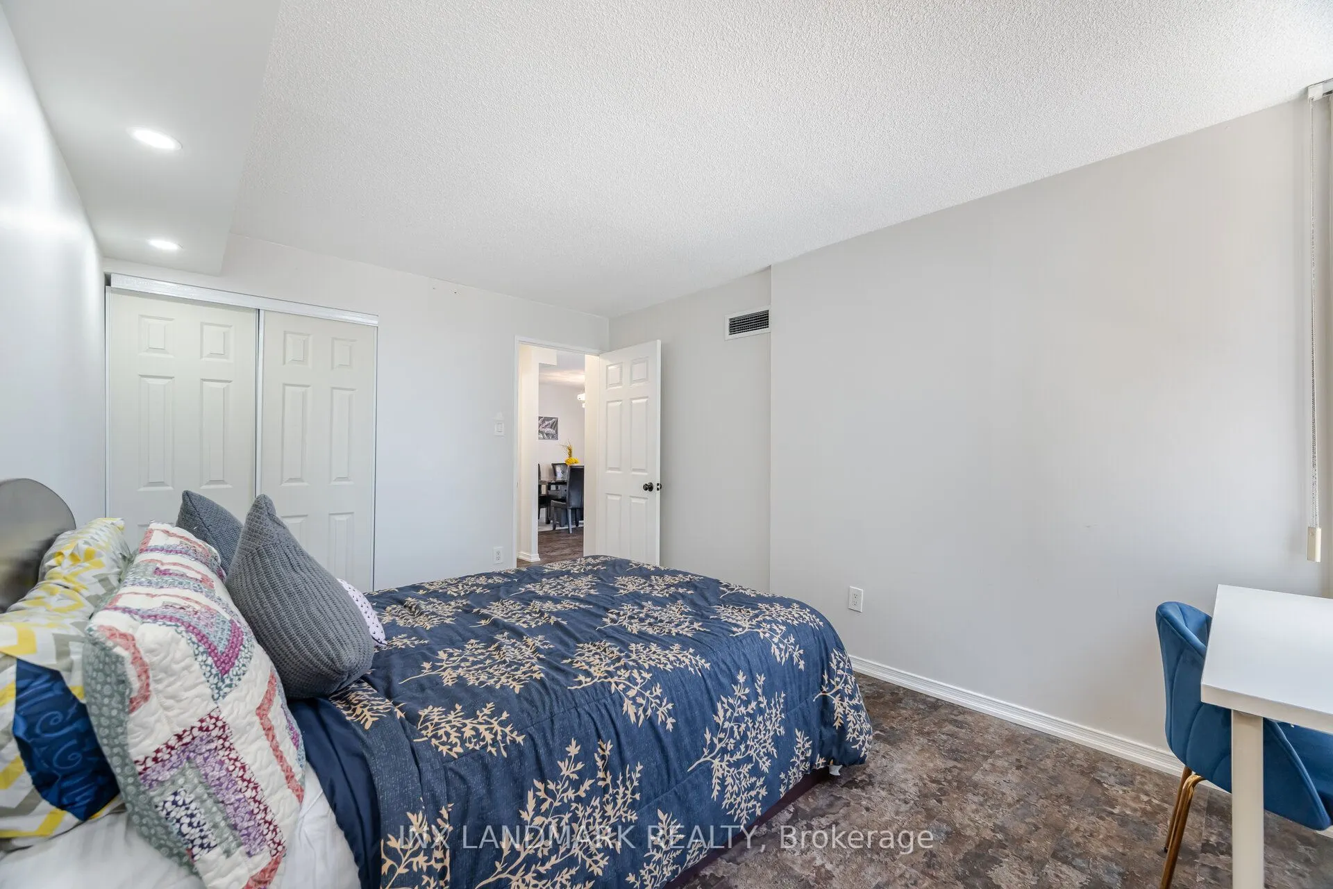 330 Rathburn Road W #2008